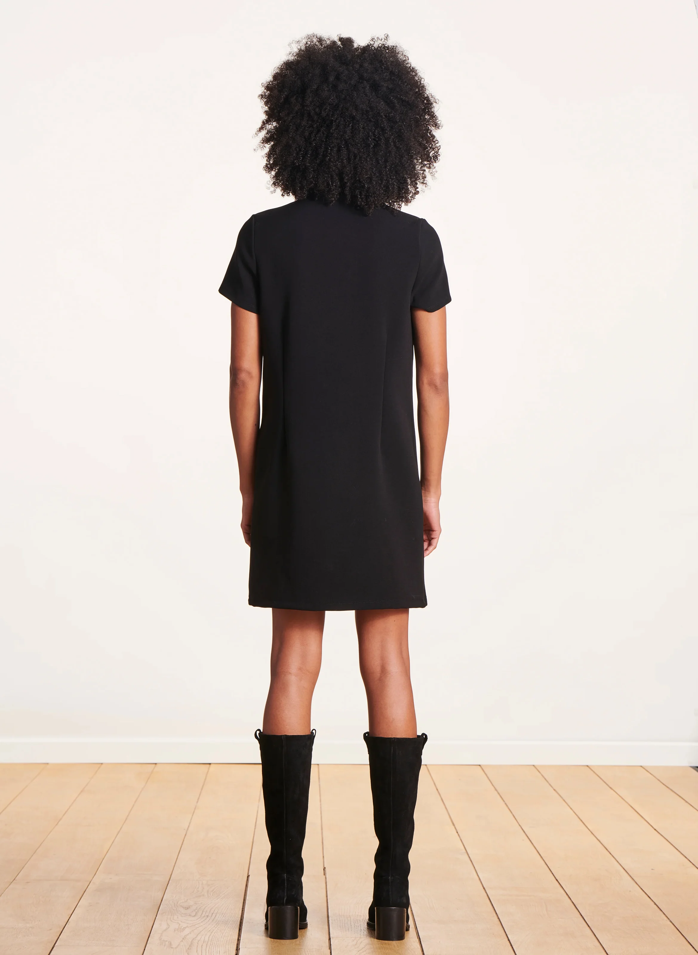 Robe courte évasée col mao | Noir