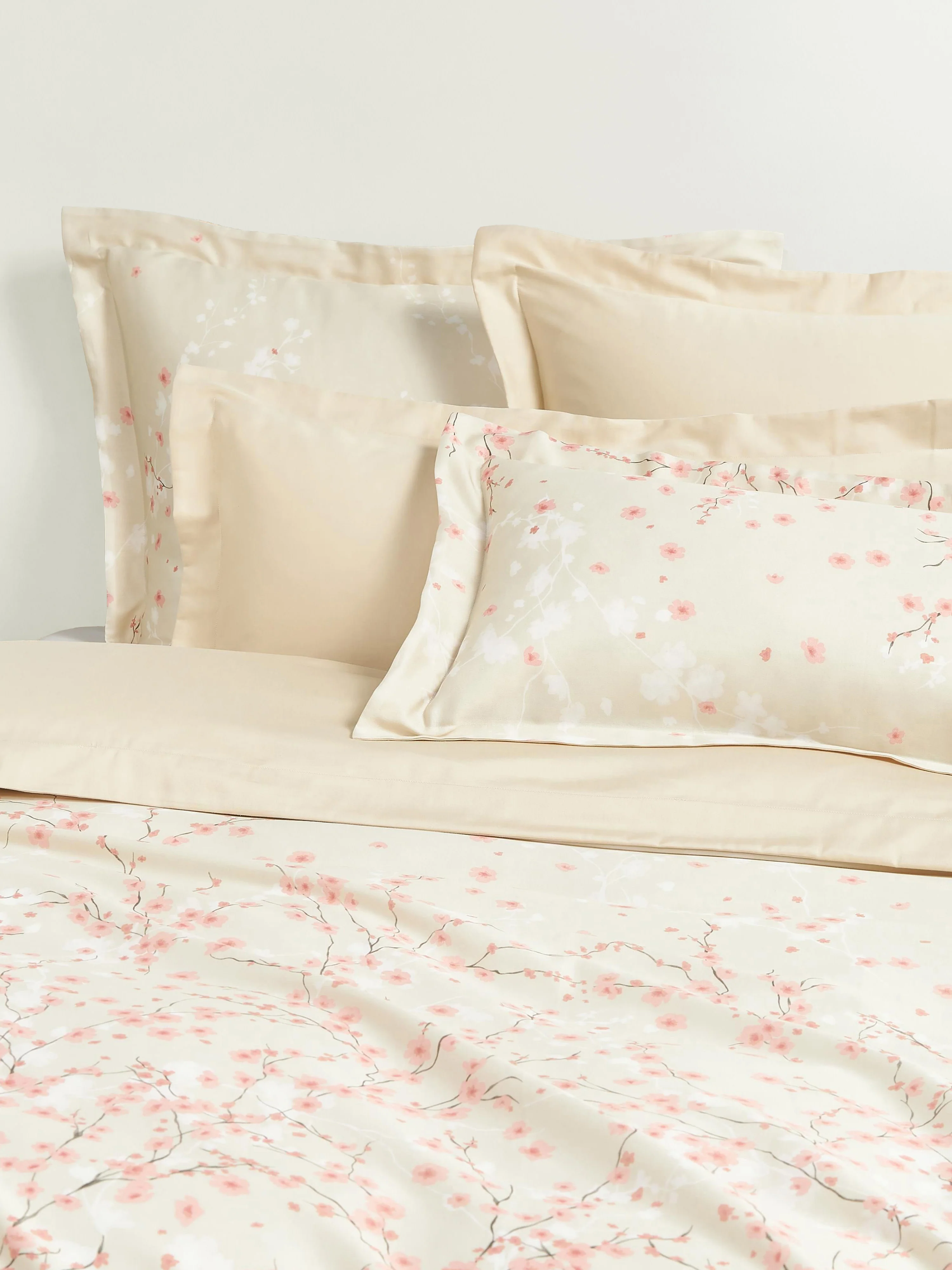 Katoensatijnen dekbedovertrek Sakura met bloemenprint