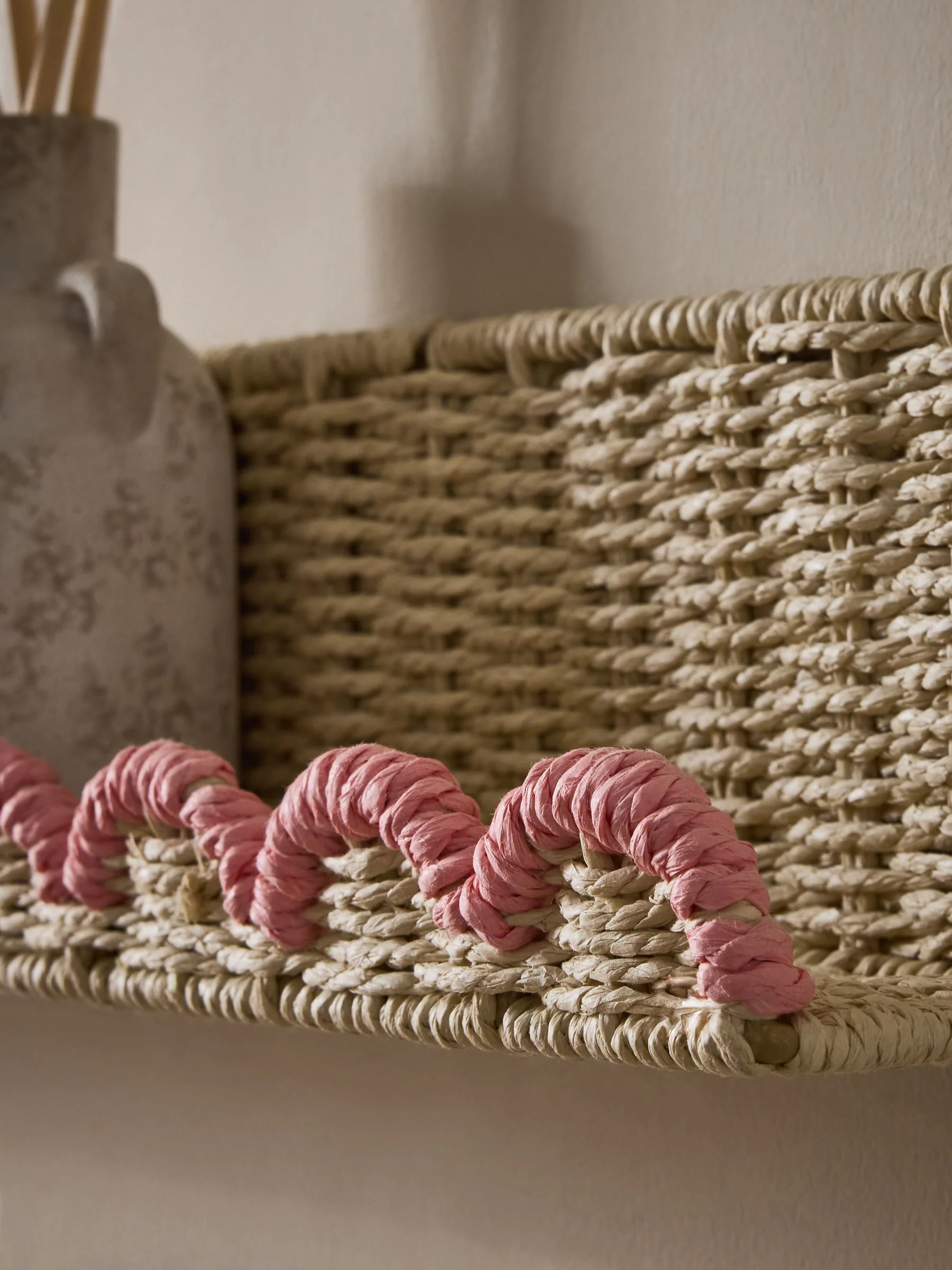 Woven Scallop Picture Shelf