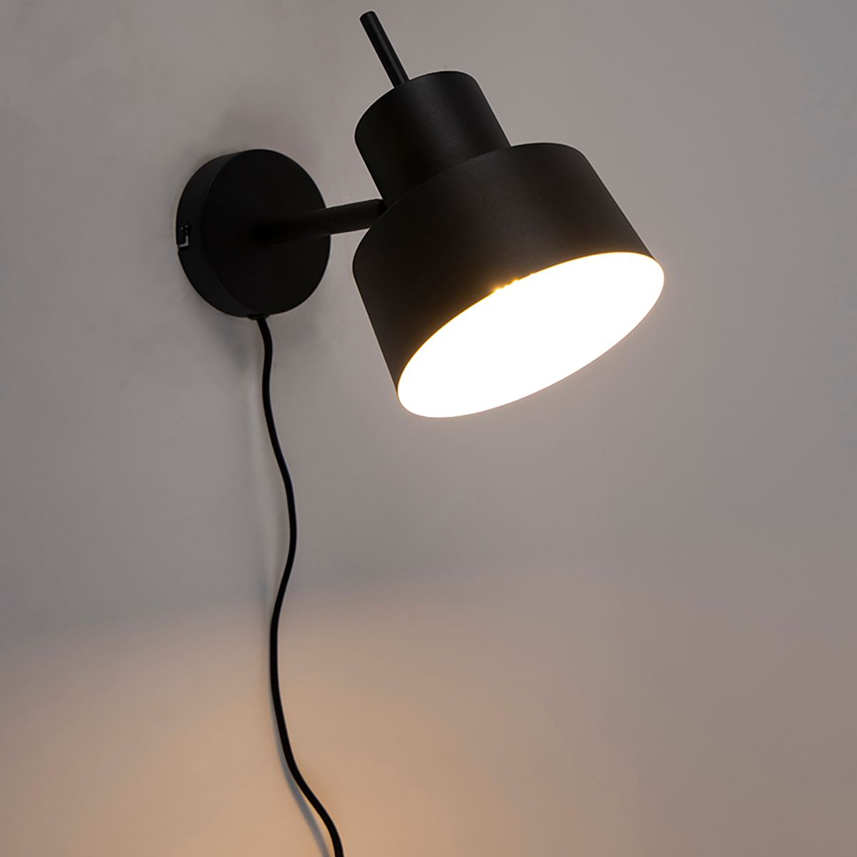 Smart wandlamp zwart incl. Wifi A60 - Chappie
