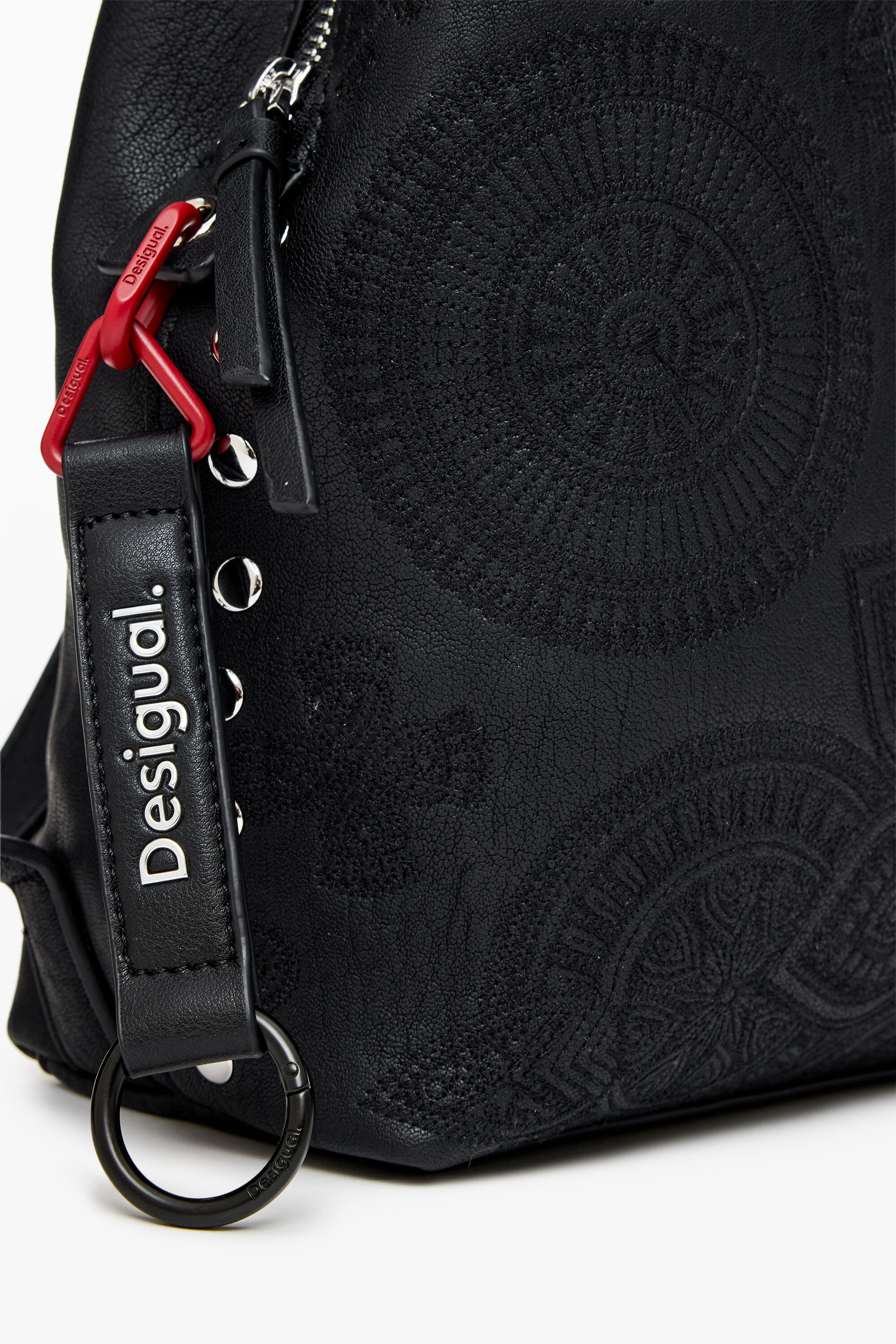 Mochila bordada com flores
