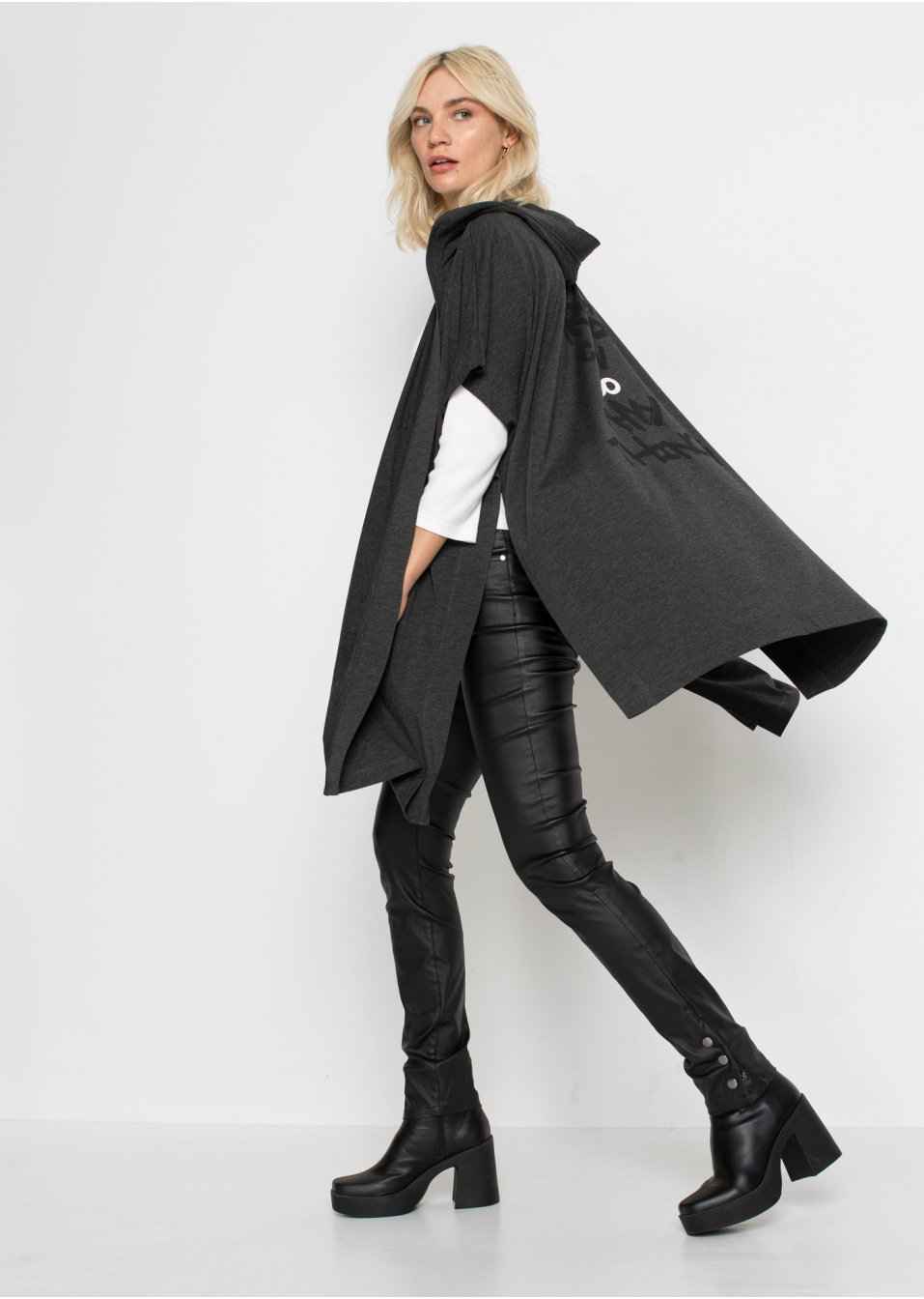Poncho en sweat avec capuche