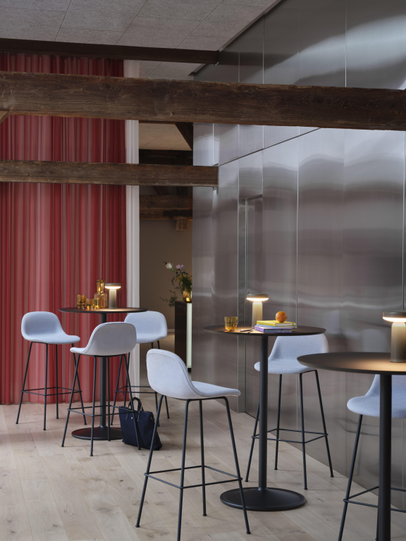 Muuto Soft Café statafel Ø75x105 Dark Oiled Oak