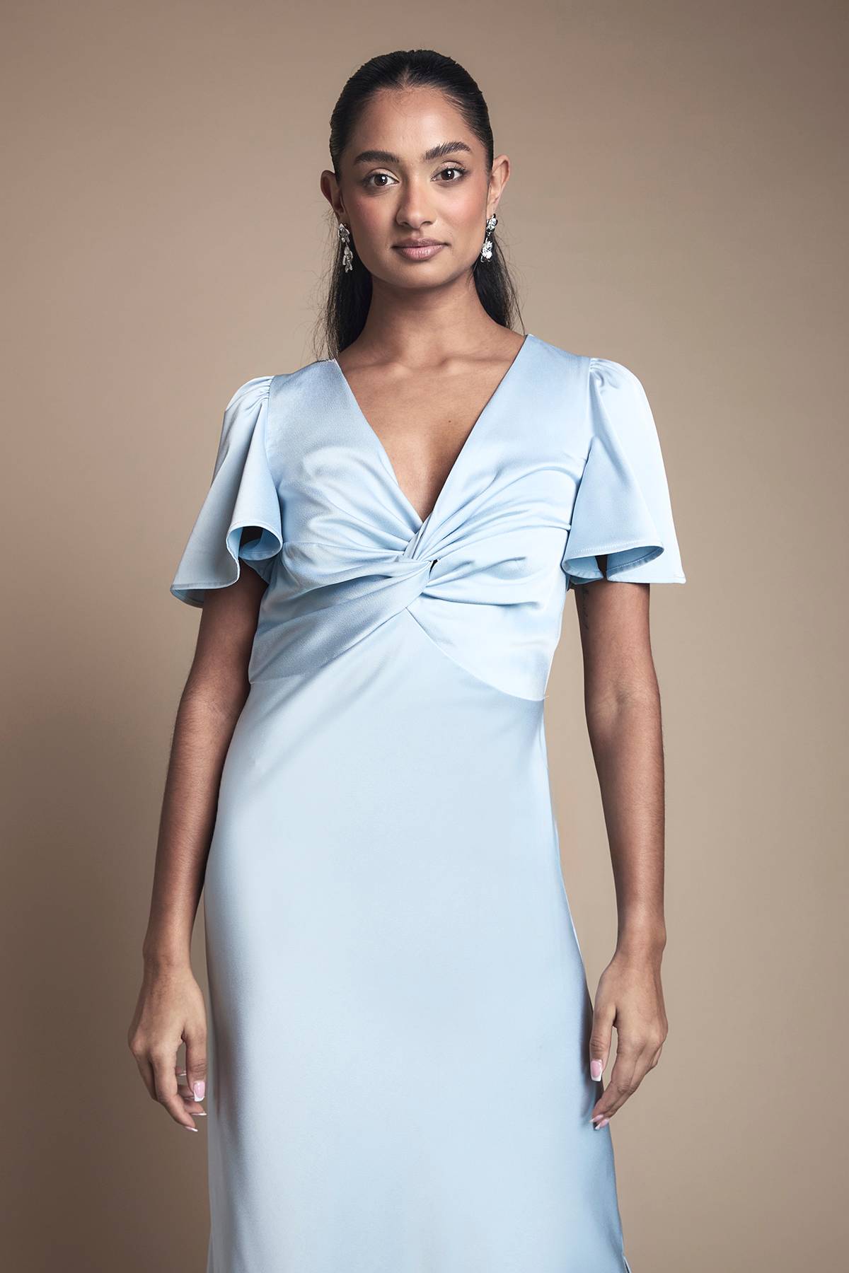 Oasis Robe de Demoiselle d'Honneur Mi-Longue en Satin à Manches Papillon et Drapé Croisé