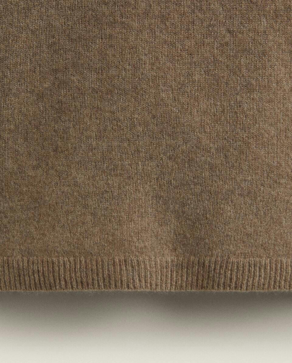 SUÉTER DE GOLA ALTA DE CASHMERE