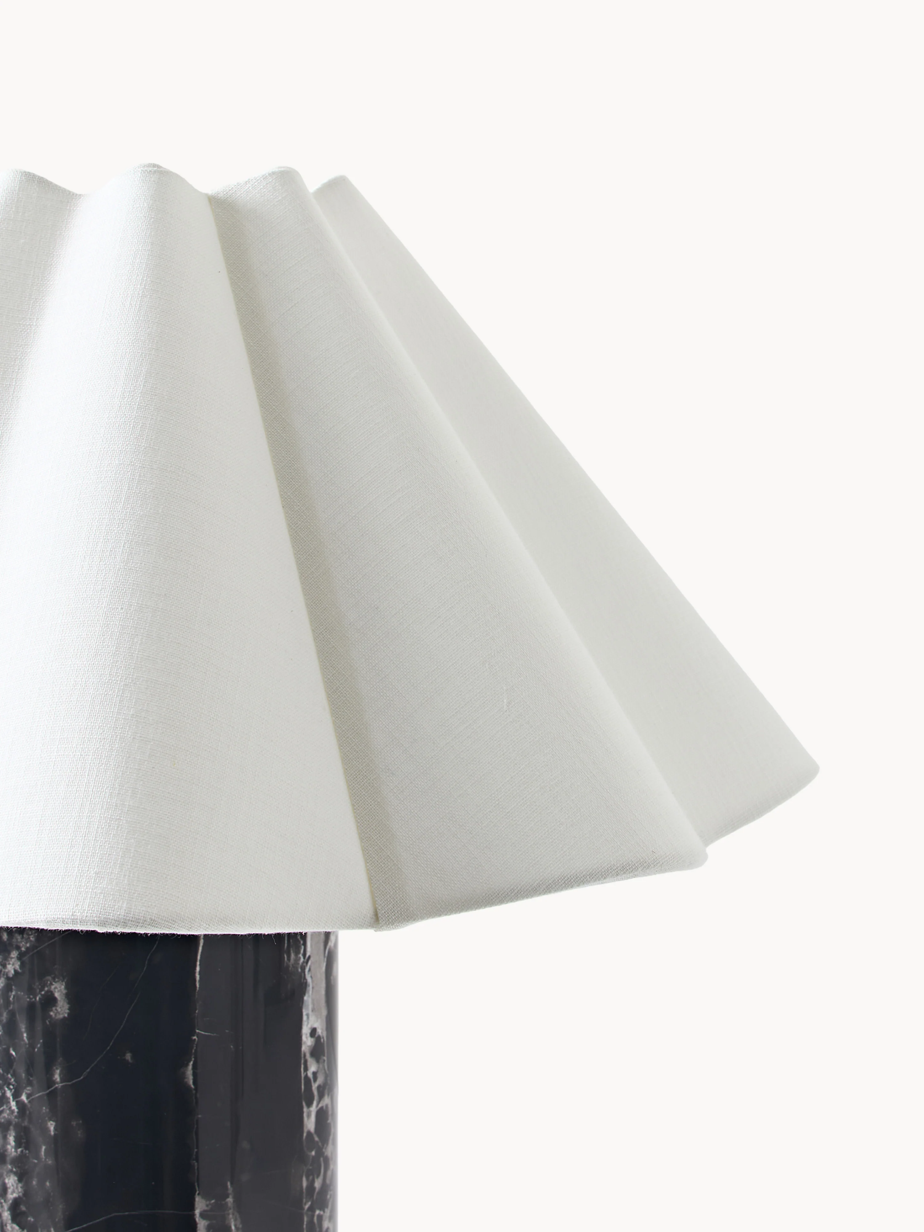 Dimbare LED tafellamp Arya met marmeren voet