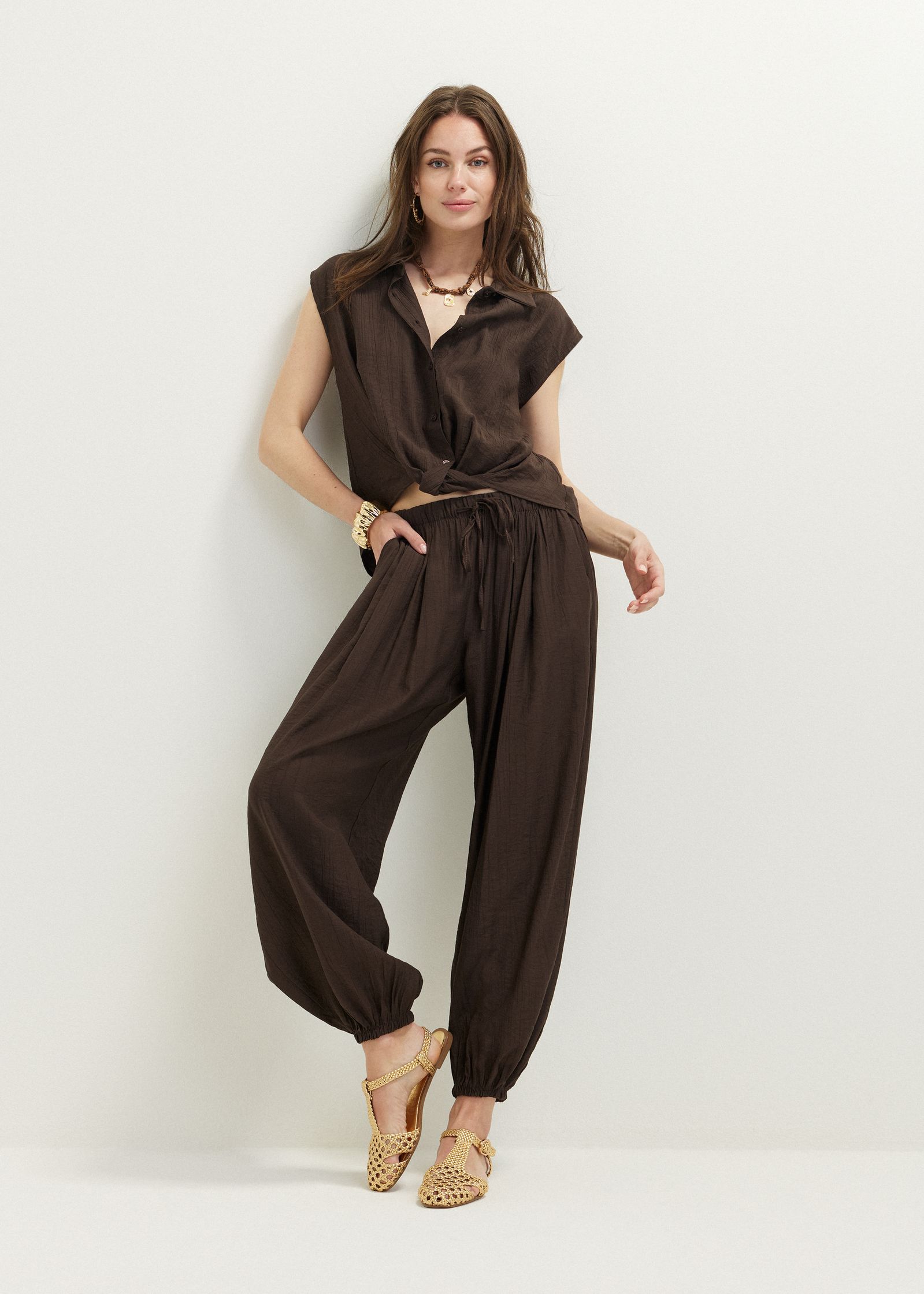 Mouwloze blouse met knoopdetail