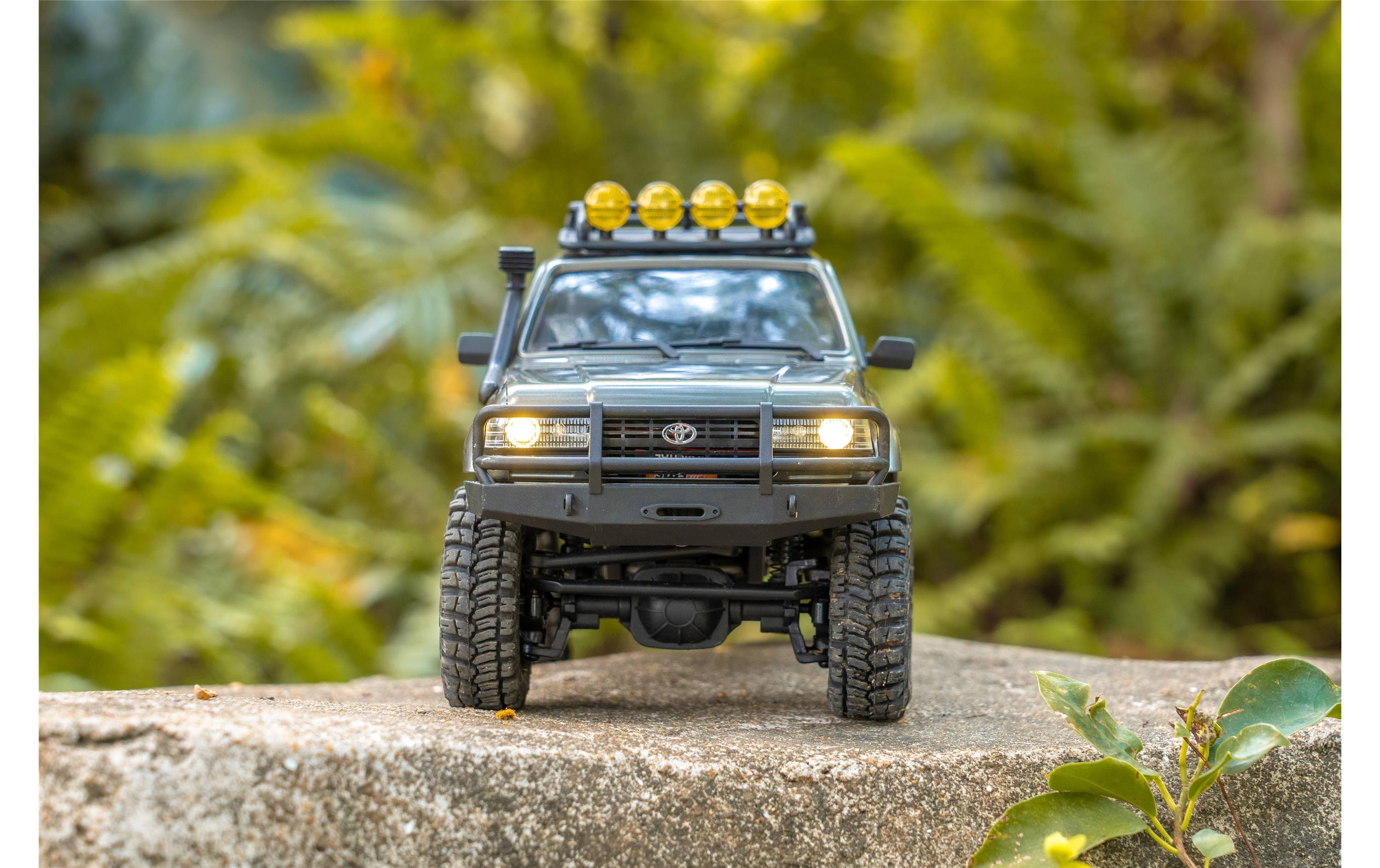 Scale Crawler Toyota Land Cruiser LC80 RTR, 1:18<br>Originalgetreuer Mini-Scaler mit offiziell lizenzierter Toyota LC80 Land Cruiser Karosserie