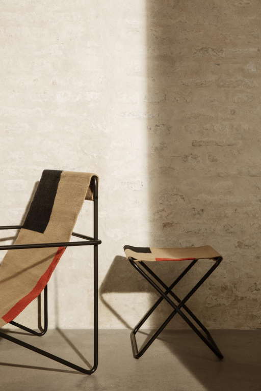 Ferm Living Desert fauteuil zwart onderstel Black/Soil