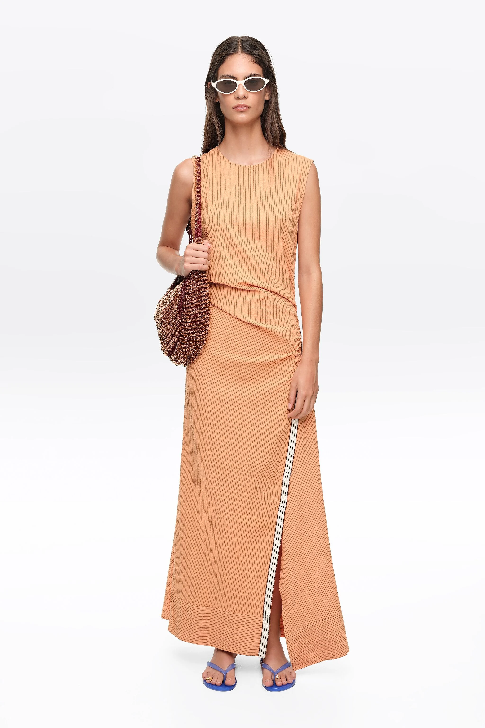 Vestido sem mangas com alça sobreposta listrada em laranja