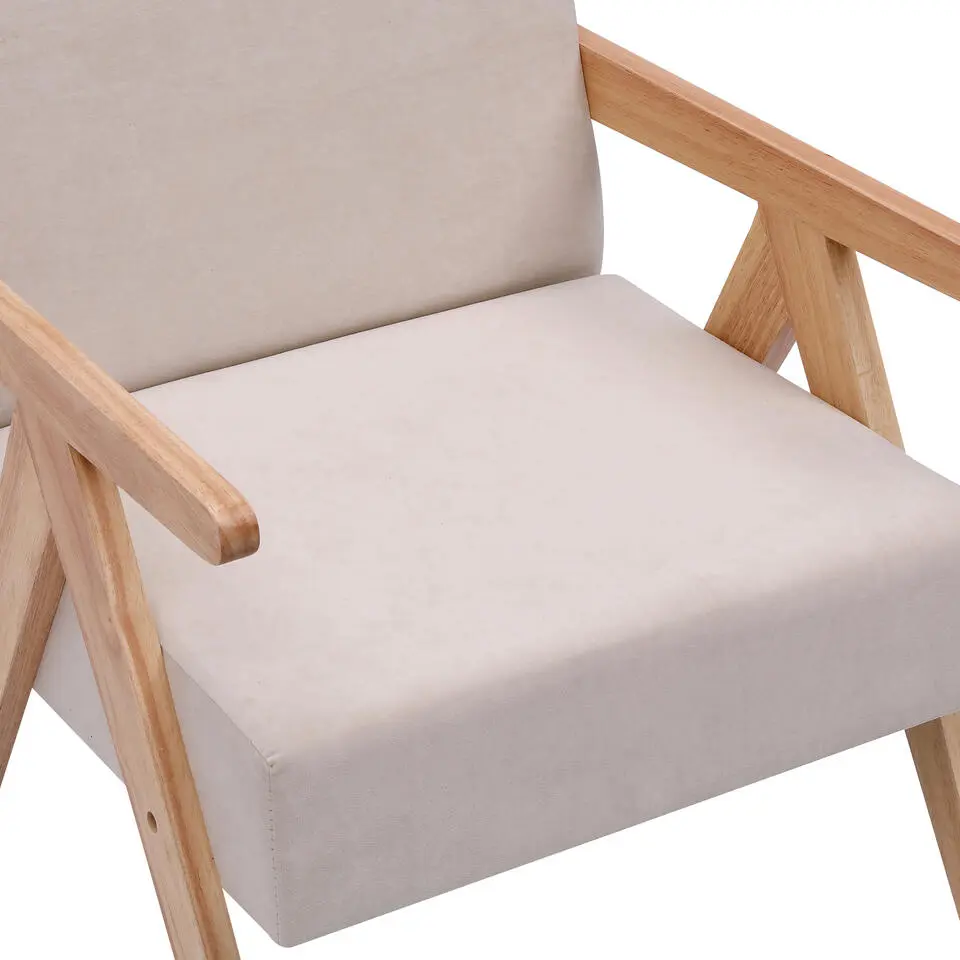 Fauteuil van massief hout en beige stof