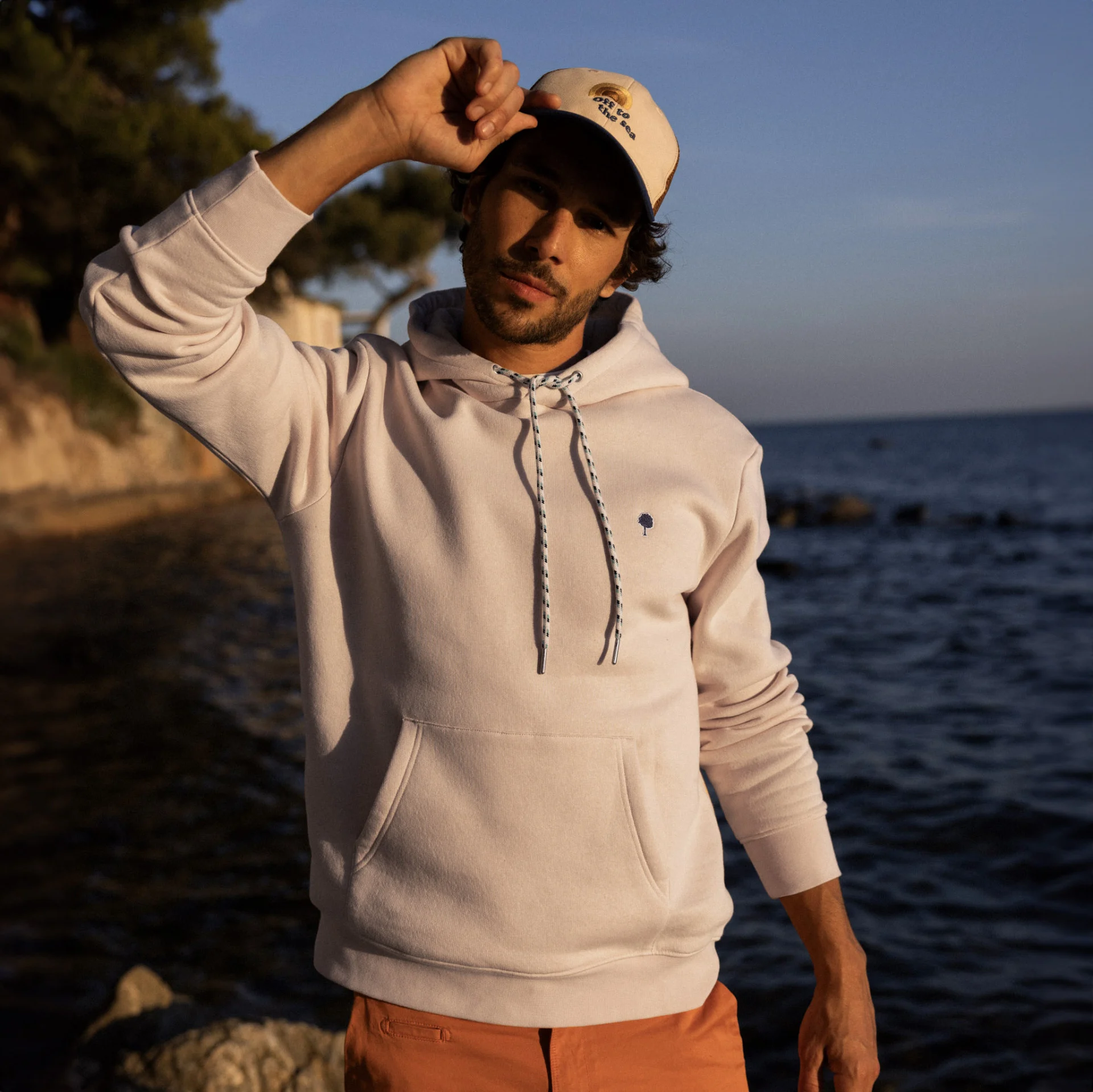 Sweat à capuche rose pâle coton et coton recyclé - modèle dirac