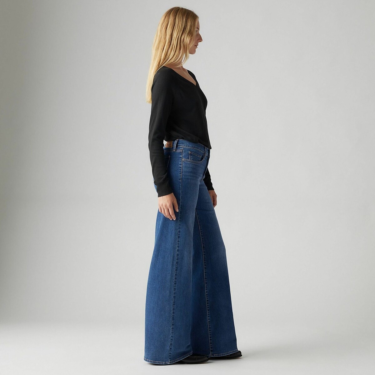 Calça Jeans Levi's 318 Modeladora de Pernas Largas