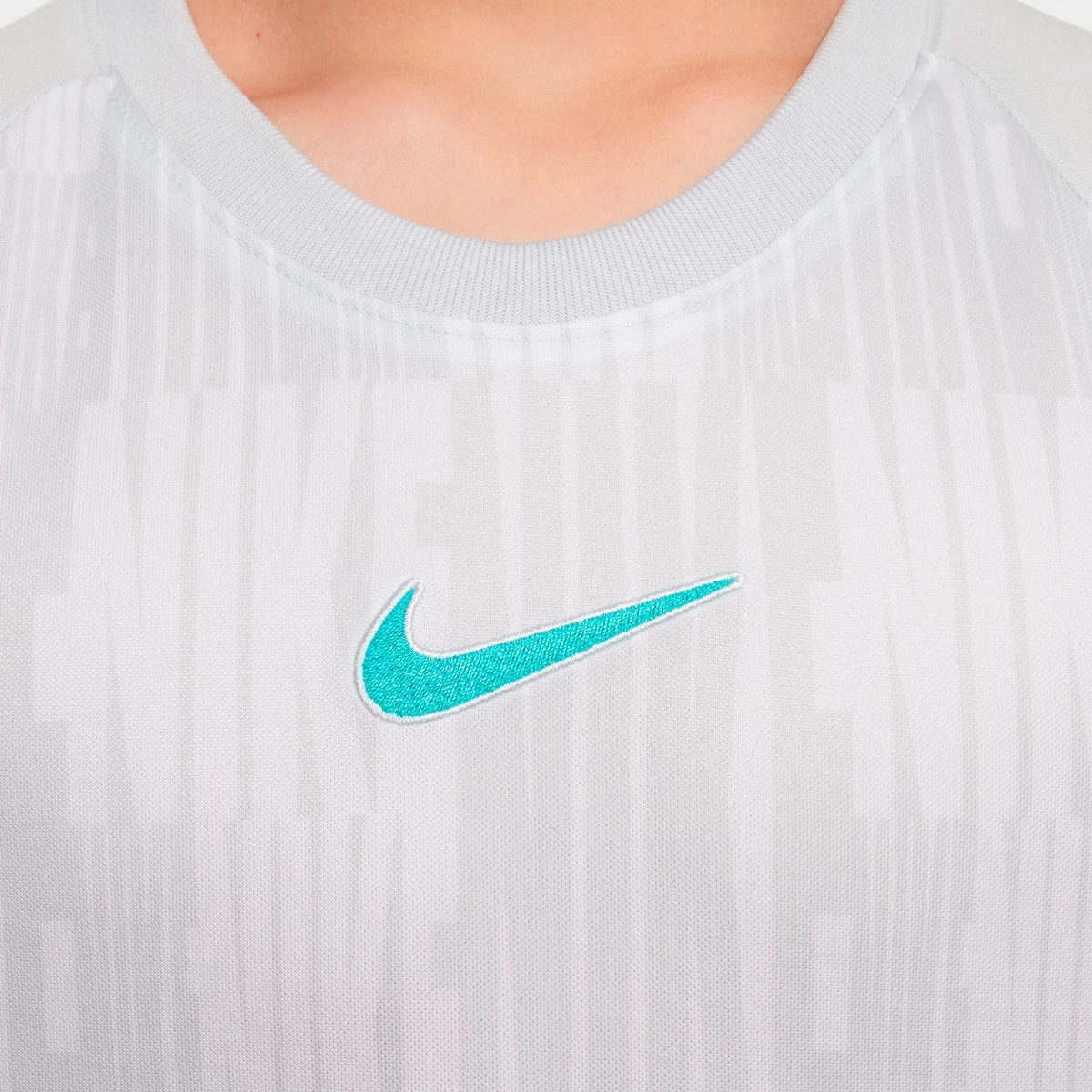T-Shirt Nike Academy Essentials Criança