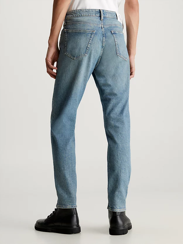 Calça jeans afunilada