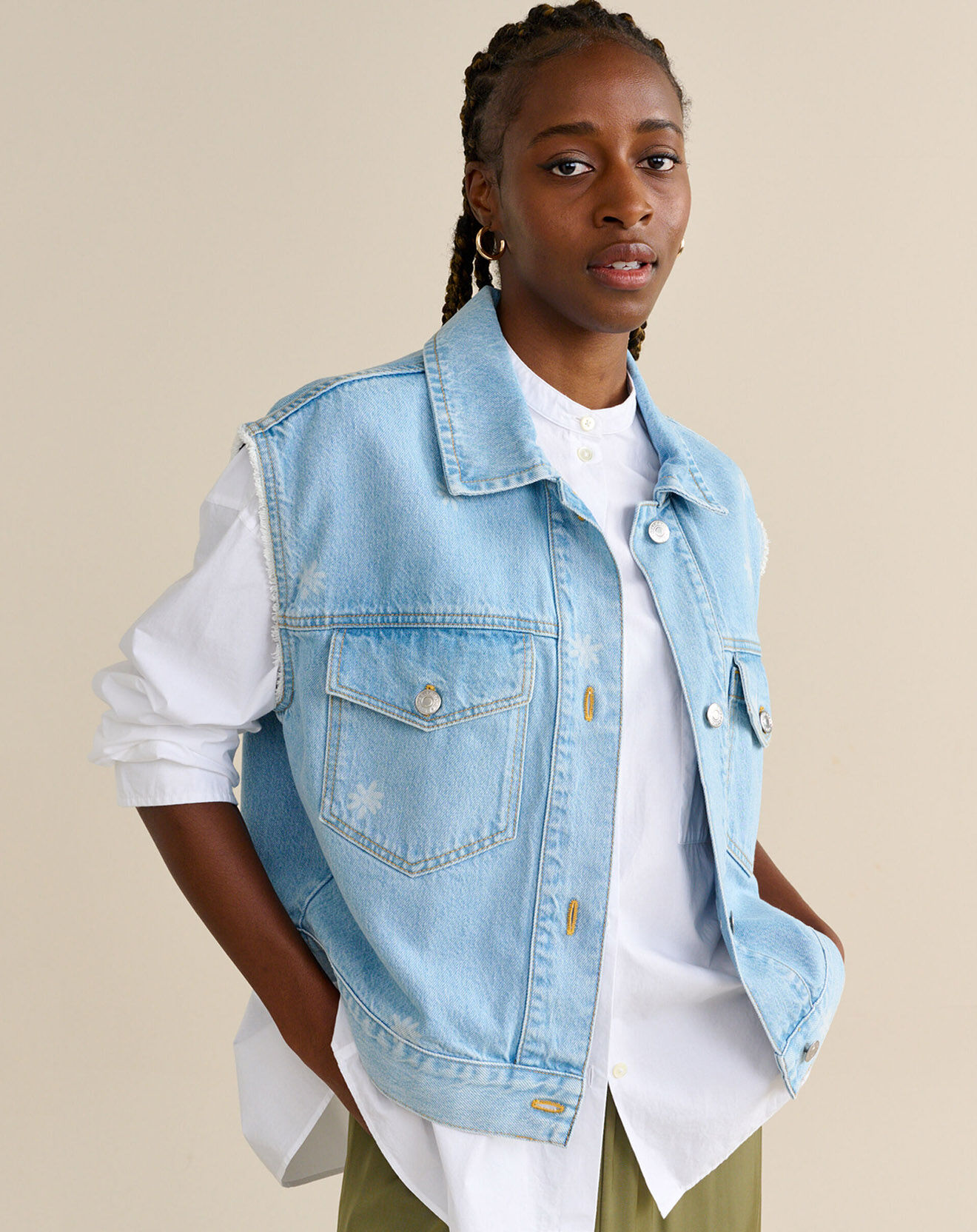 Bellerose Veste sans manches oversize en jean Paulette à fleurs bleu usé