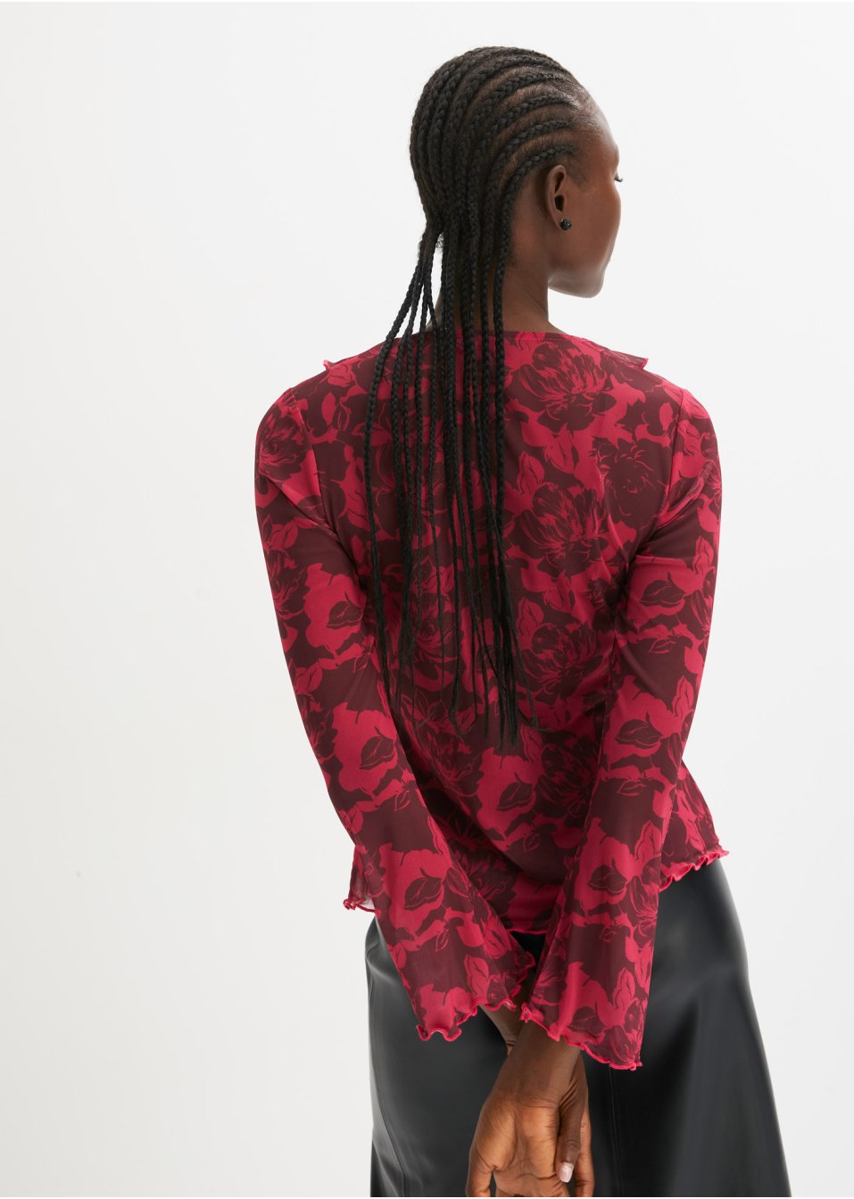 Blouse en résille à volants