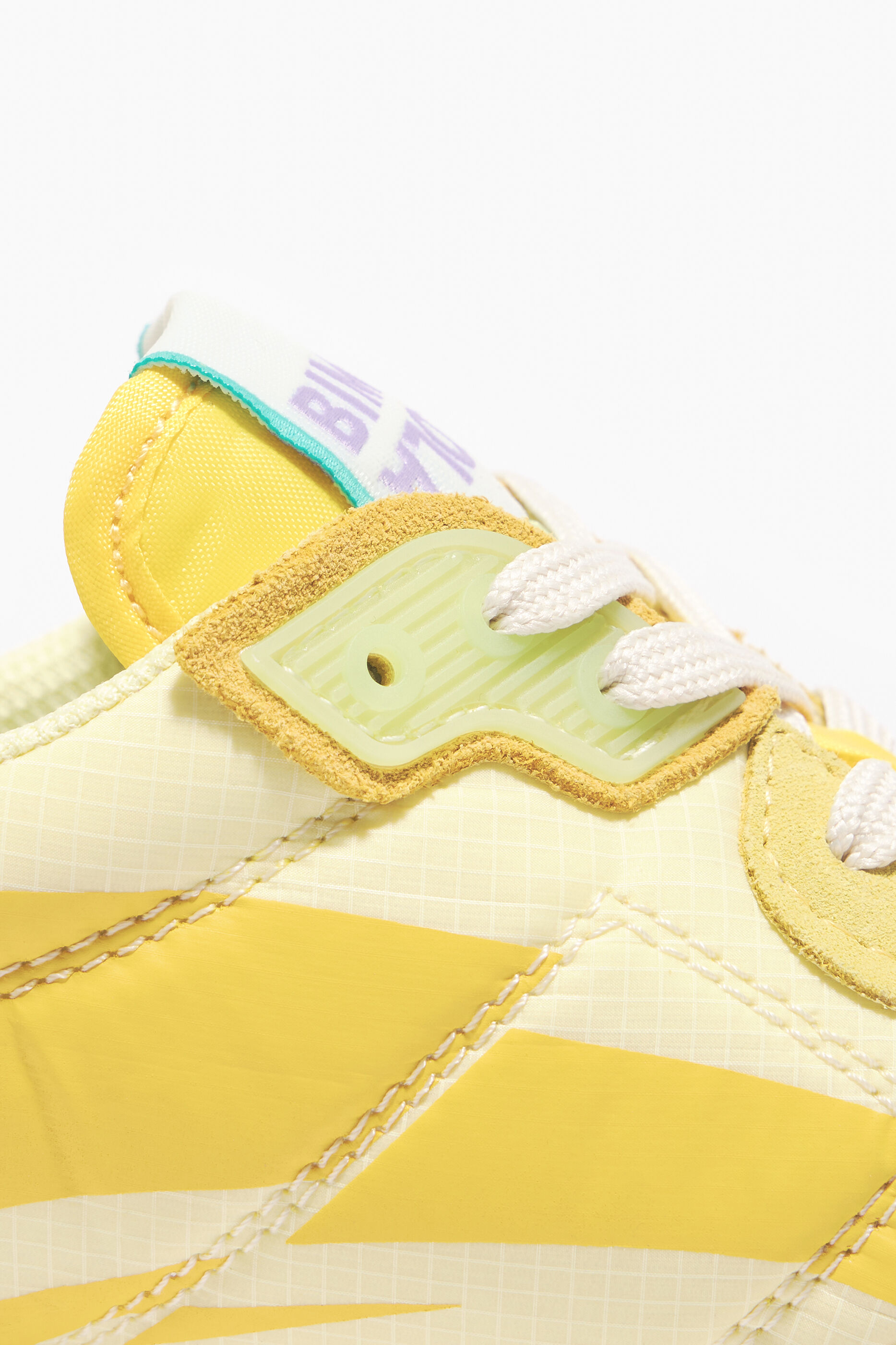 Conjunto de moletom amarelo
