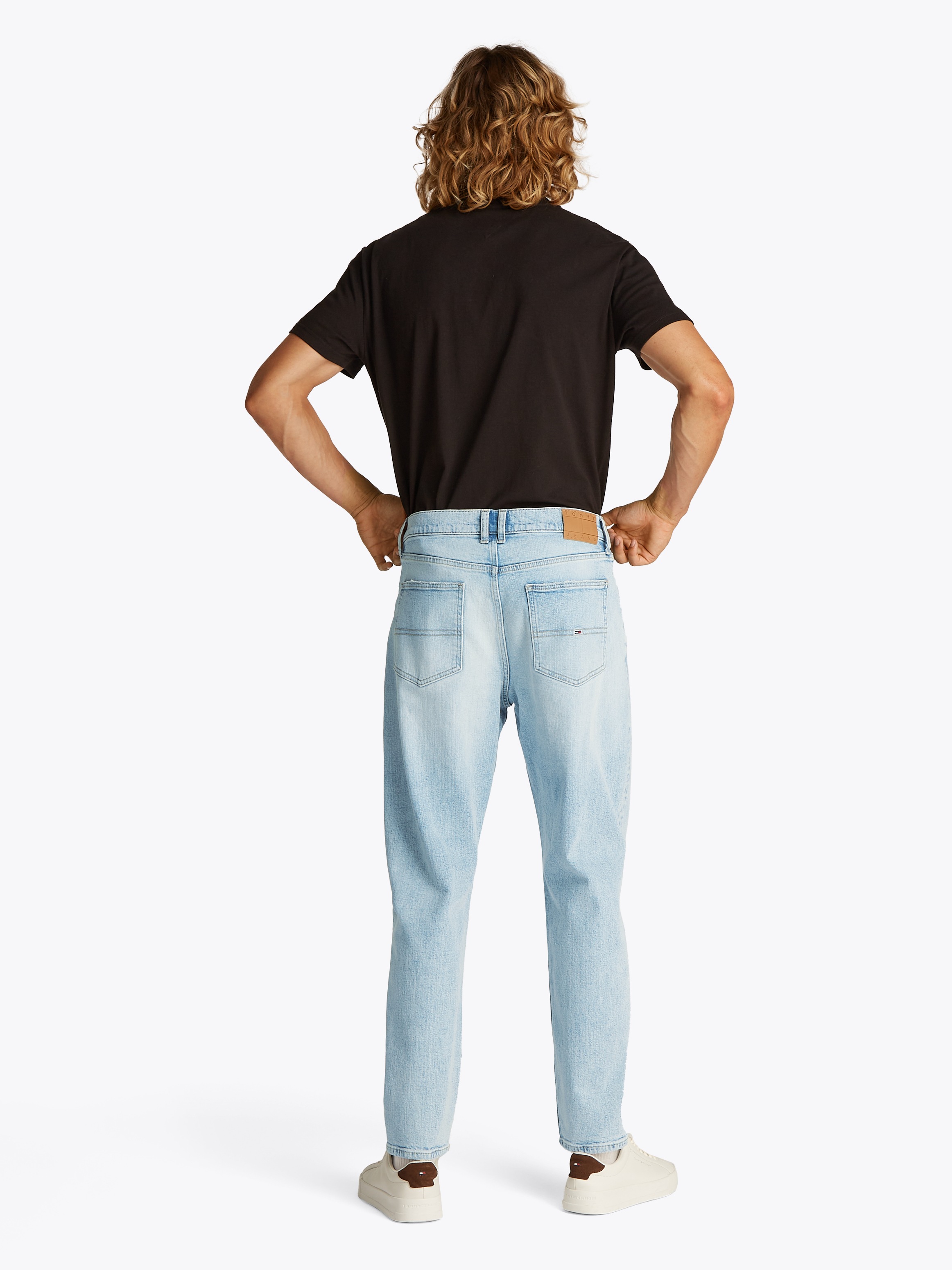 Tommy Jeans Gerade Jeans »Isaac Relaxed Tapered« Relaxed‑Fit‑Jeans mit konisch zulaufendem Bein