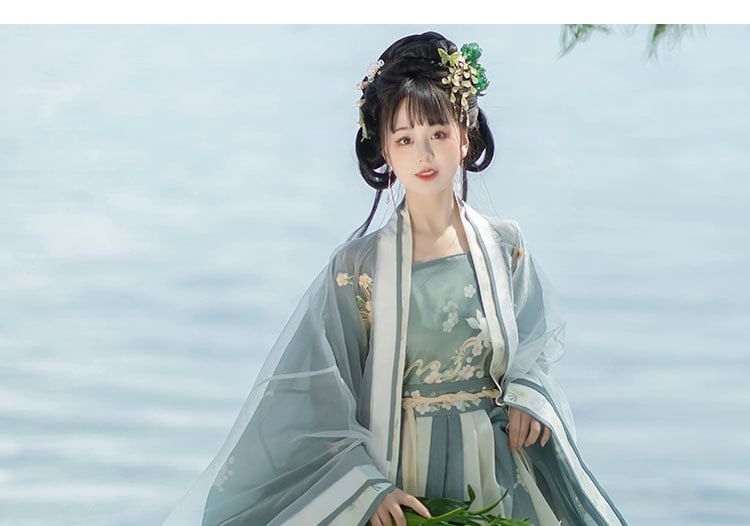 Francoix - Hanfu-kostuum met lange mouwen en bloemenborduurwerk
