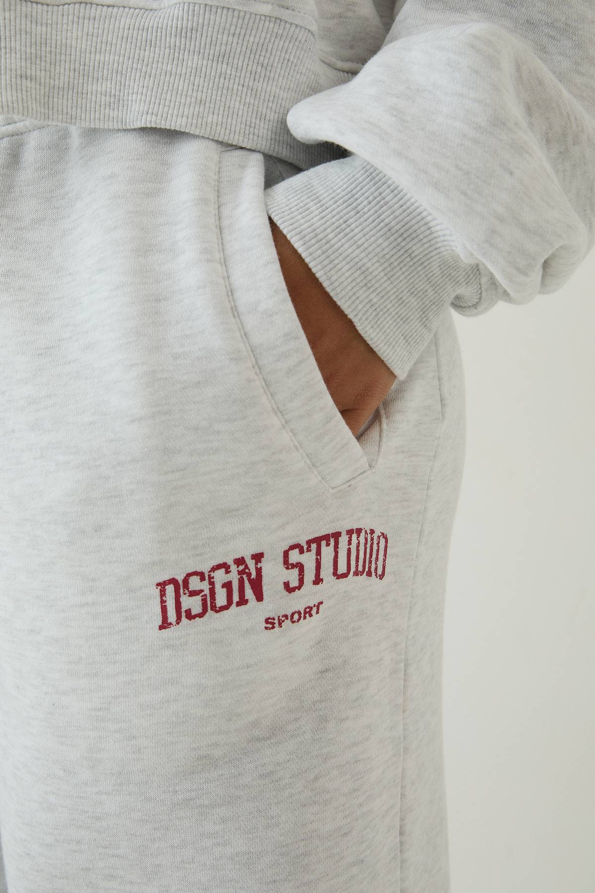 Jogging Droit Imprimé Style Universitaire Dsgn Studio