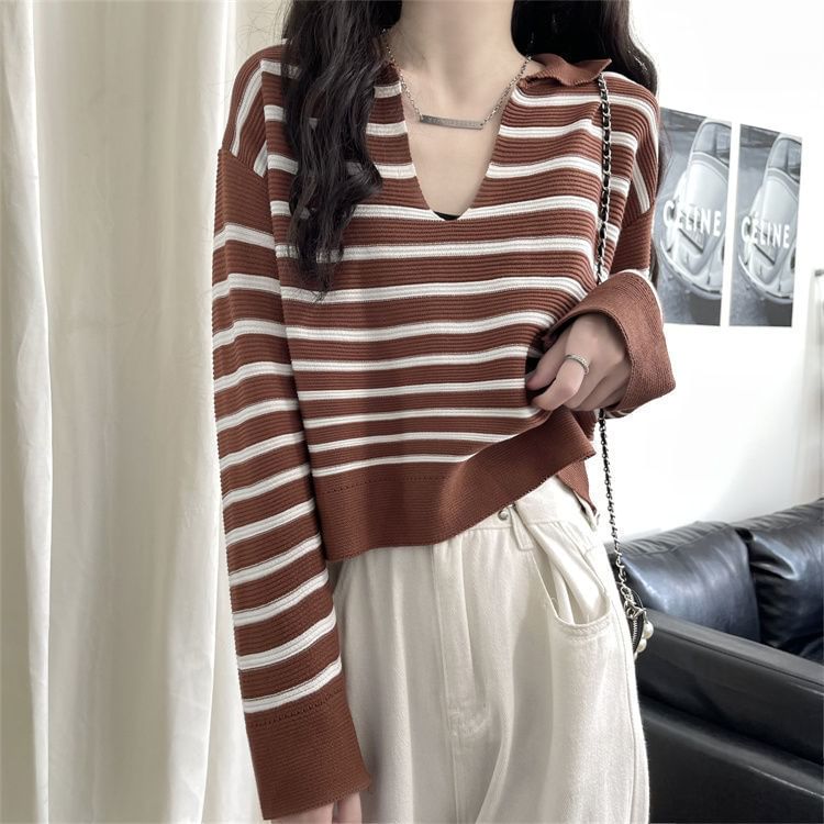 Robynn - Gestreepte crop top met lange mouwen, V-hals en kraag