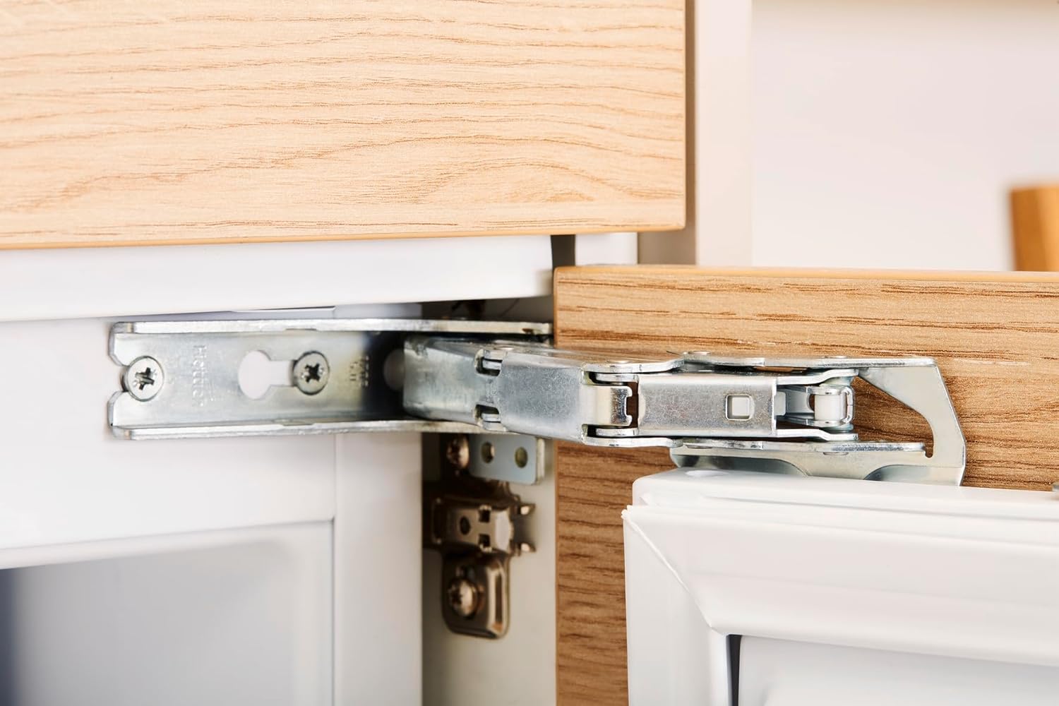 Privileg Einbau-Kühlschrank PRC 12VF2E, Energieeffizienzklasse: E, Nische 122, Elektronische Temperaturregelung, LED-Beleuchtung, Sicherheitsglas