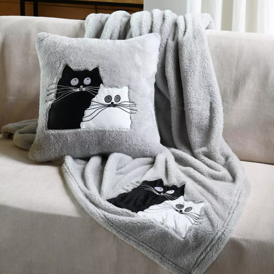 Coussin de Noël carré (45 cm) Douillet Gris