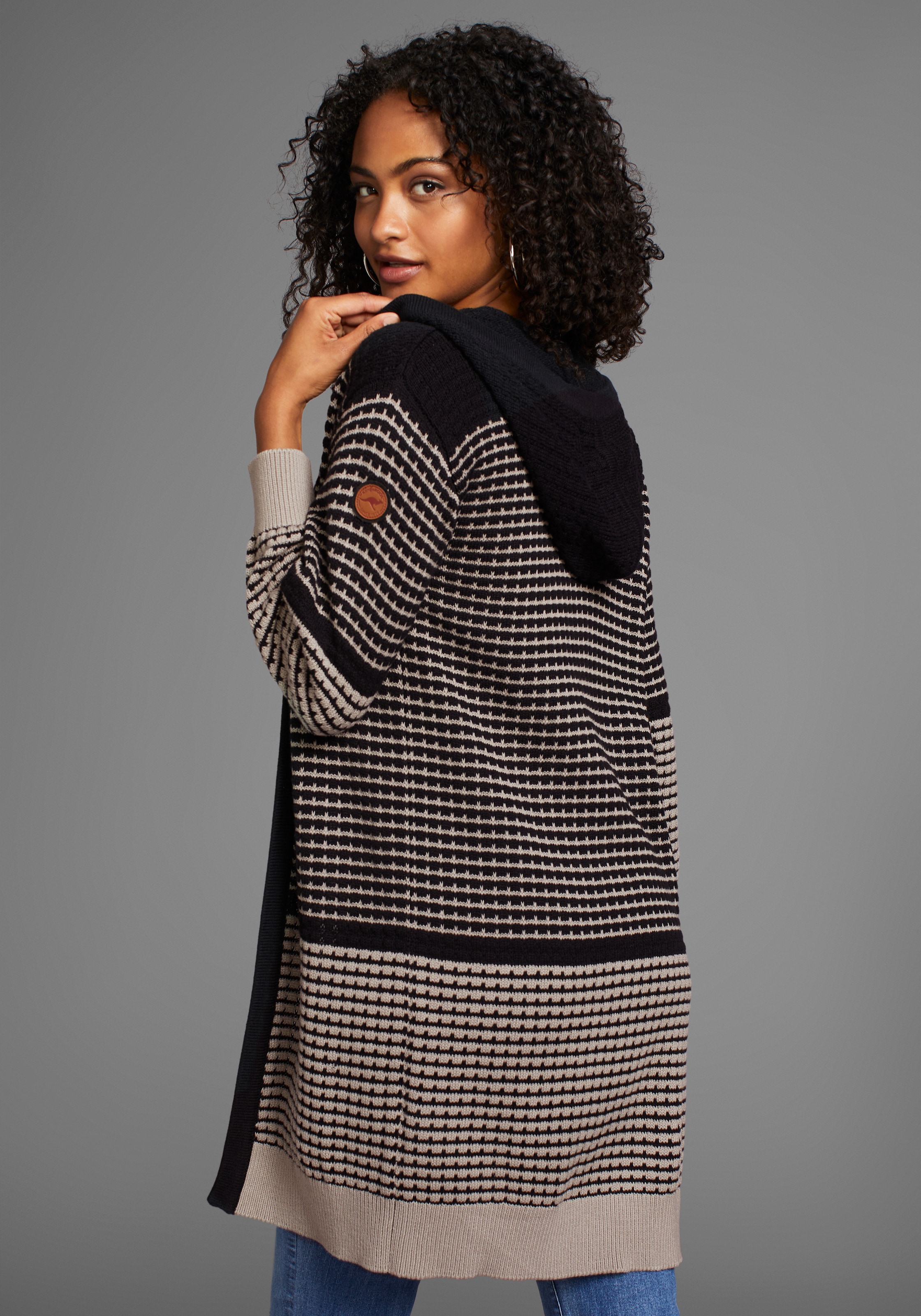 KangaROOS Kapuzenstrickjacke , mit angesagtem Strickmuster