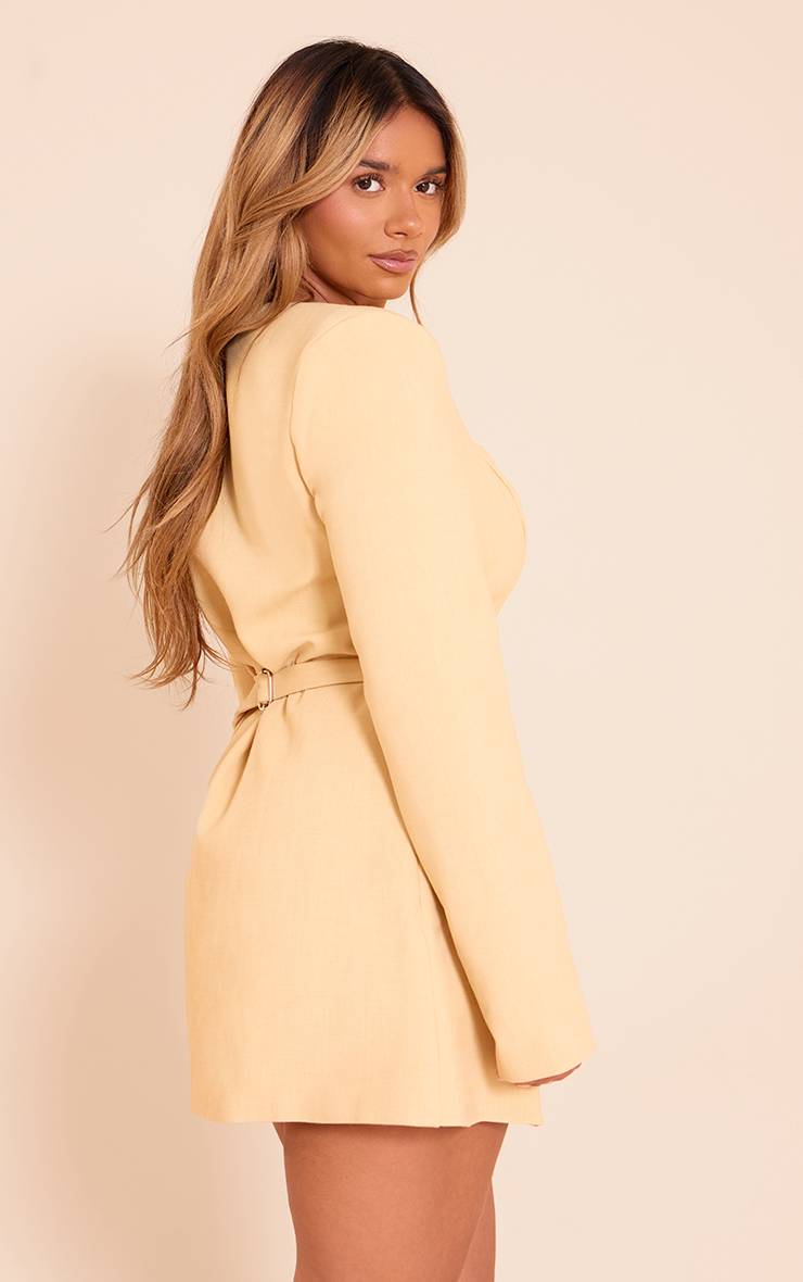 Butter Yellow Robe Mini Ajustée À Encolure Carrée Avec Boutons Martelés Shape