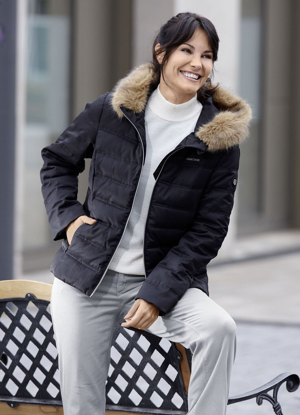 Kurzjacke mit abnehmbarem Kunstpelz-Besatz