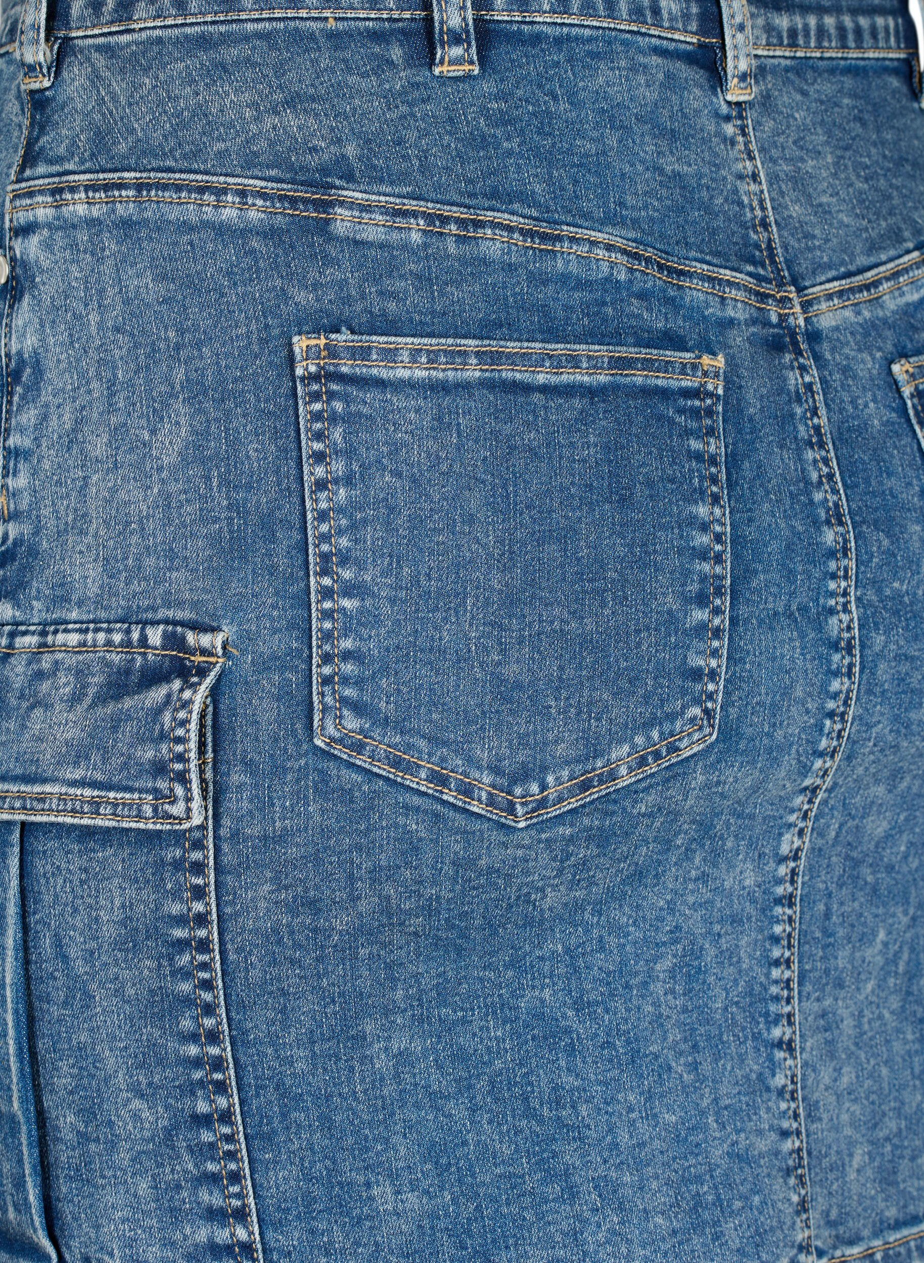 Tætsiddende denim nederdel med cargolomme