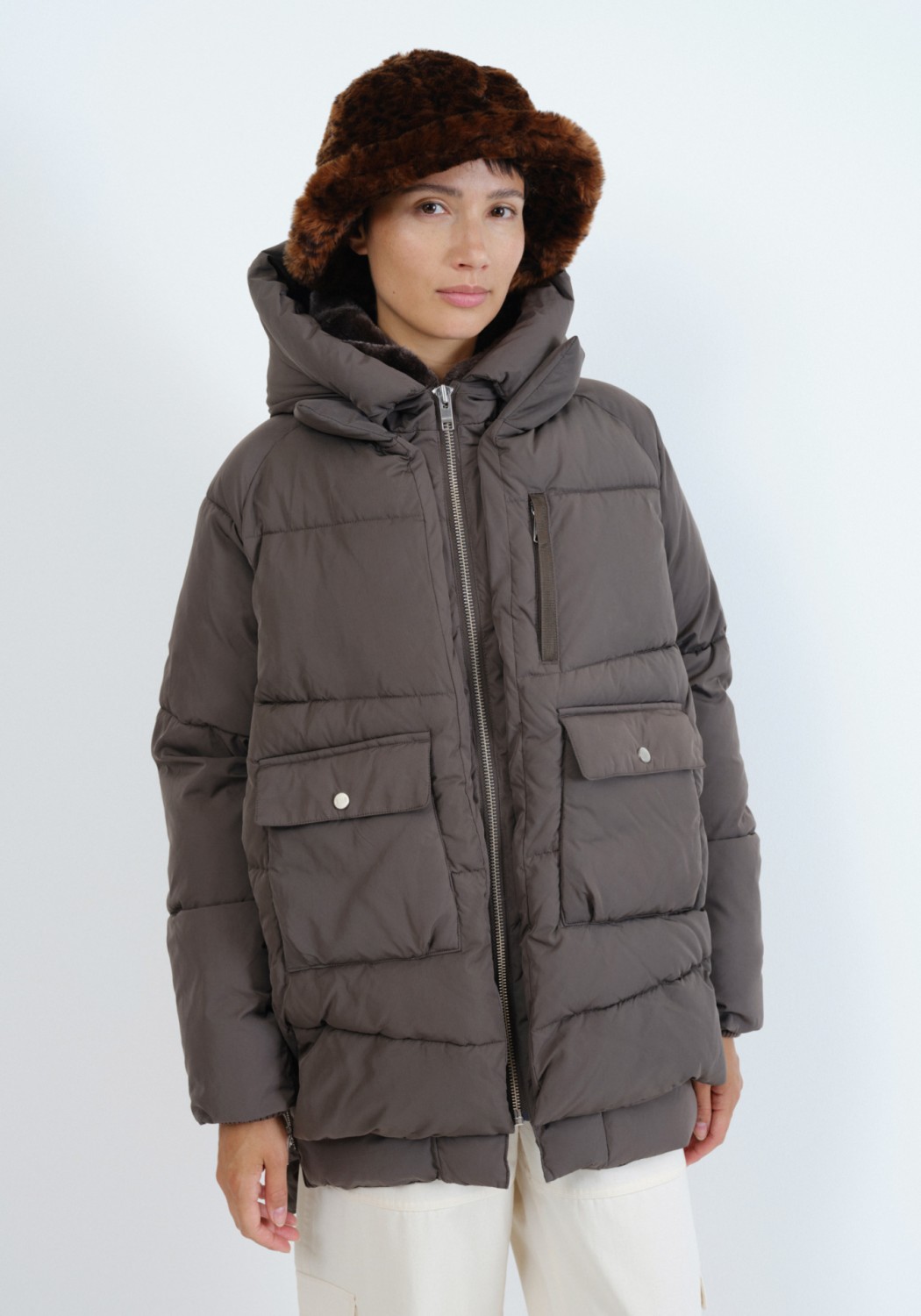 Embassy of Bricks and Logs Puffer-Jacke Lyndon Black Olive