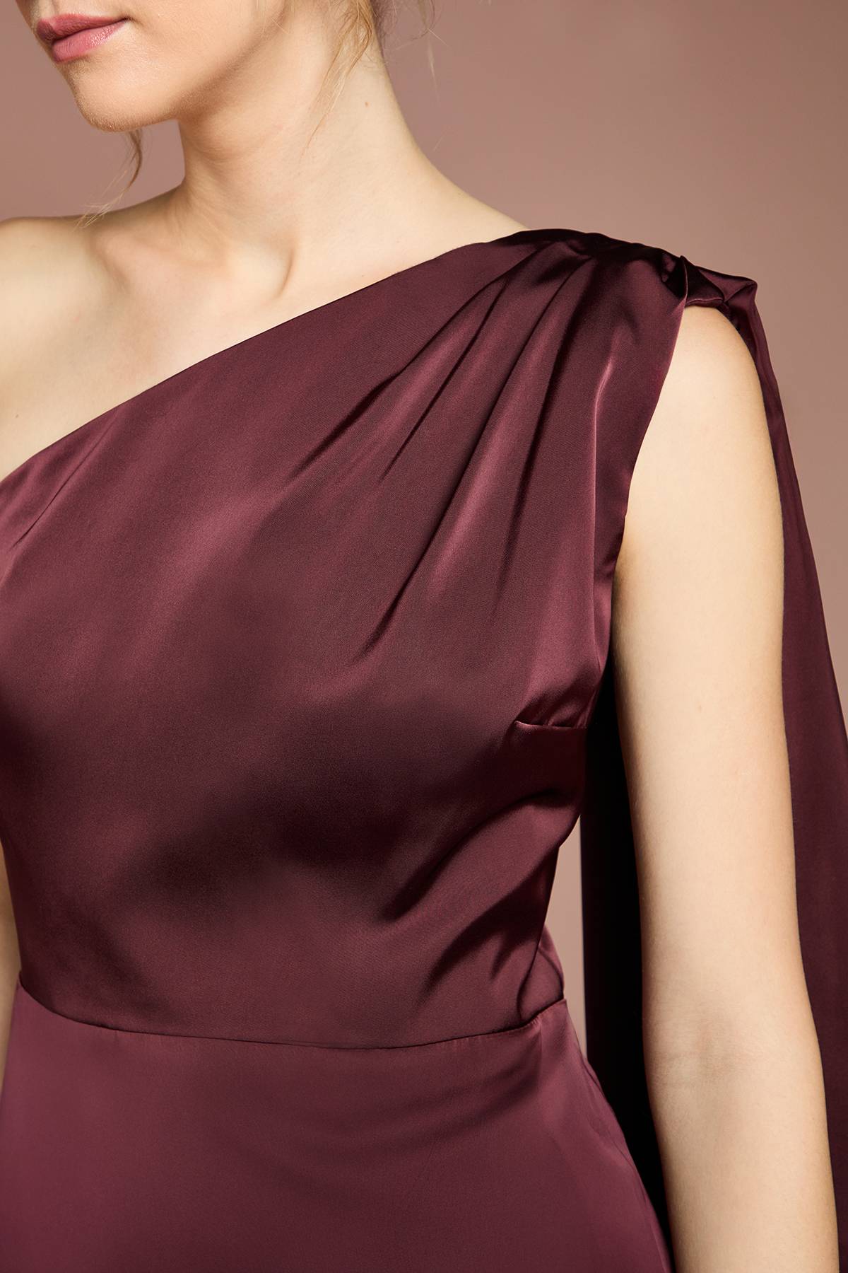 Coast Robe de Demoiselle d'Honneur Longue en Satin à Une Épaule avec Drapé Coast Honoured