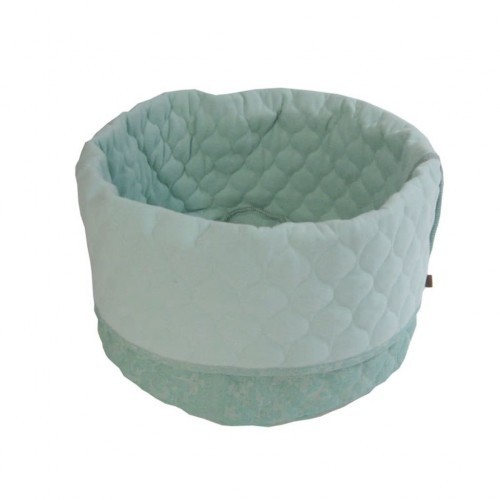 Cama vintage para gatos na cor verde-azulada.