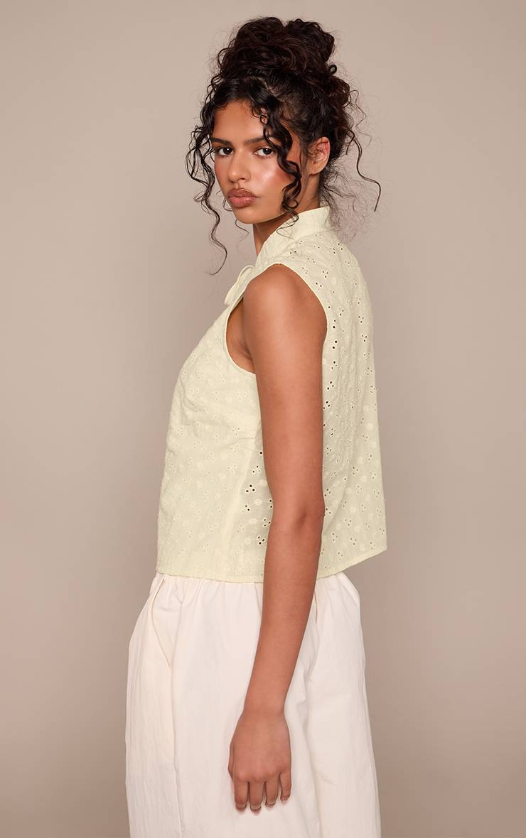Butter Yellow Top Sans Manches Broderie Anglaise À Nouer Devant