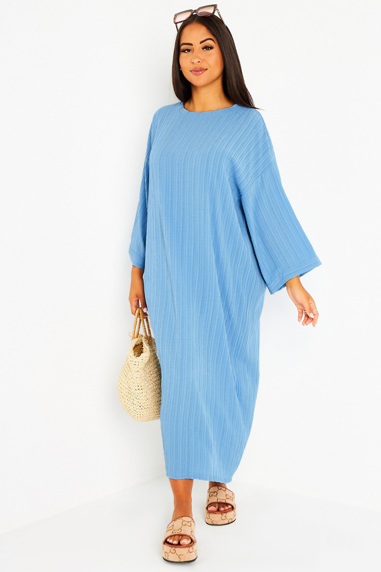 Robe bleue longue à couture en relief