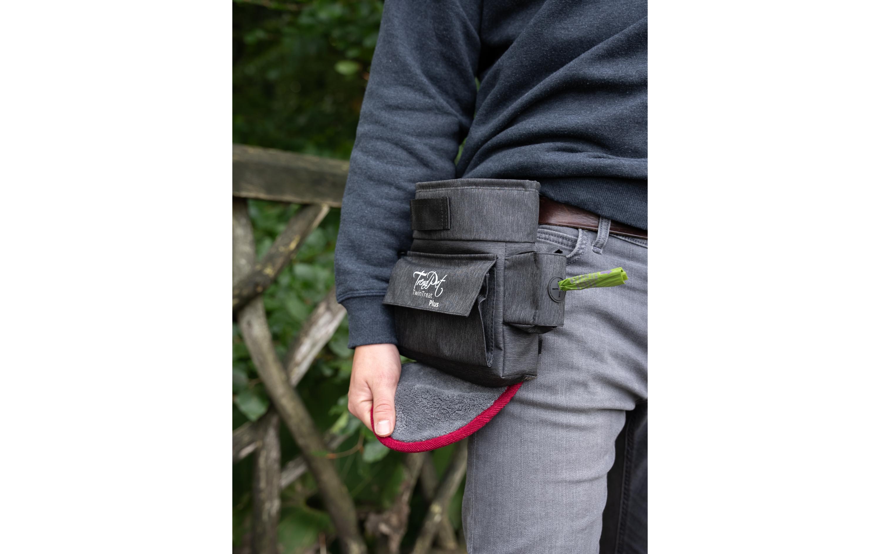Snack-Tasche TwinTreat Plus, GrauLeckerlitasche mit zwei unterschiedlich grossen Innenfächern und einem Fingerhandtuch