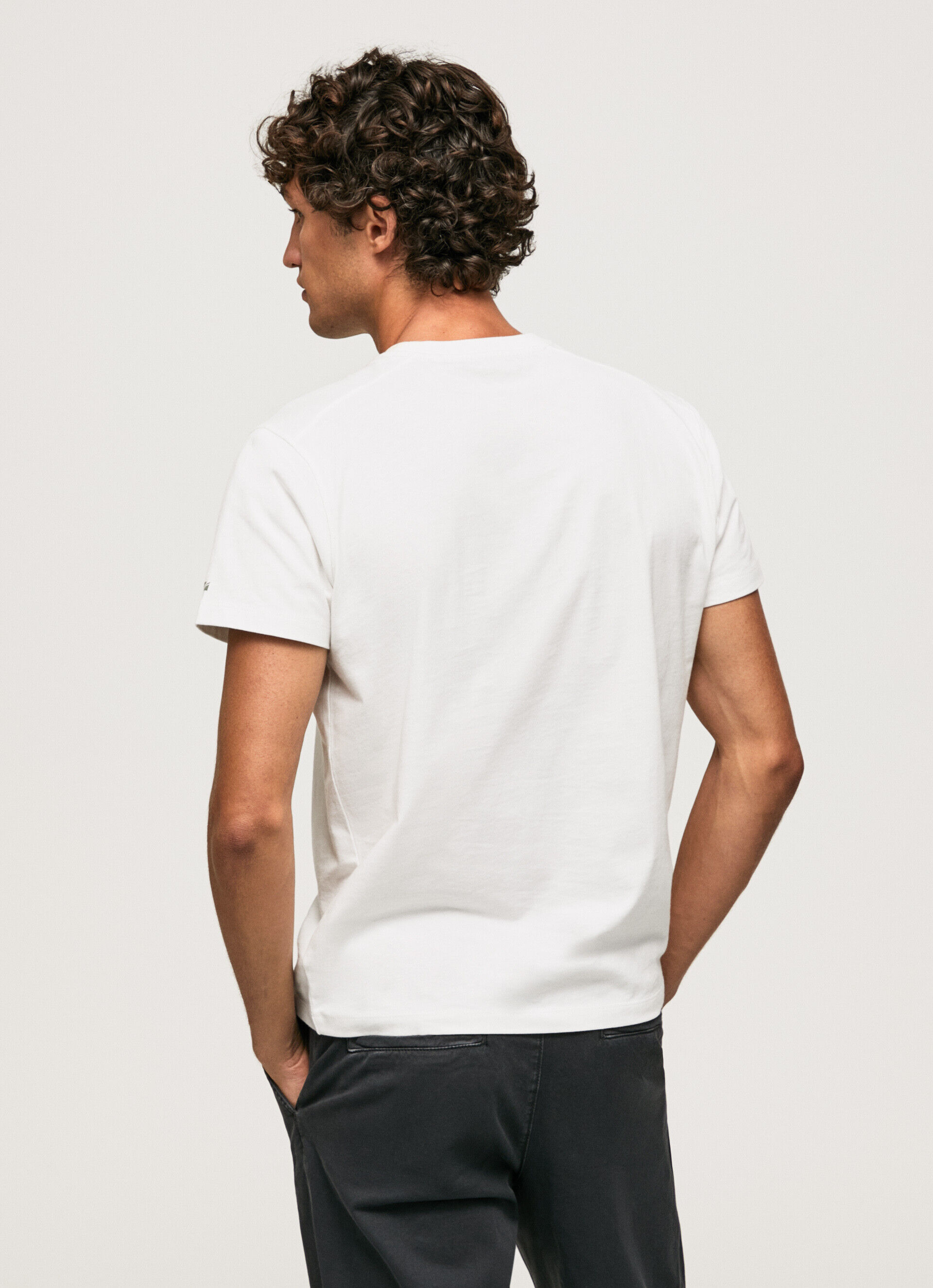 Camiseta de algodão lavada e tingida - branca