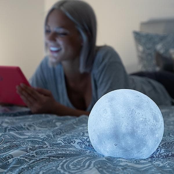 Lampe - Moon Lamp 15 cm / Nattlampe - Månelampe - Endrer farg