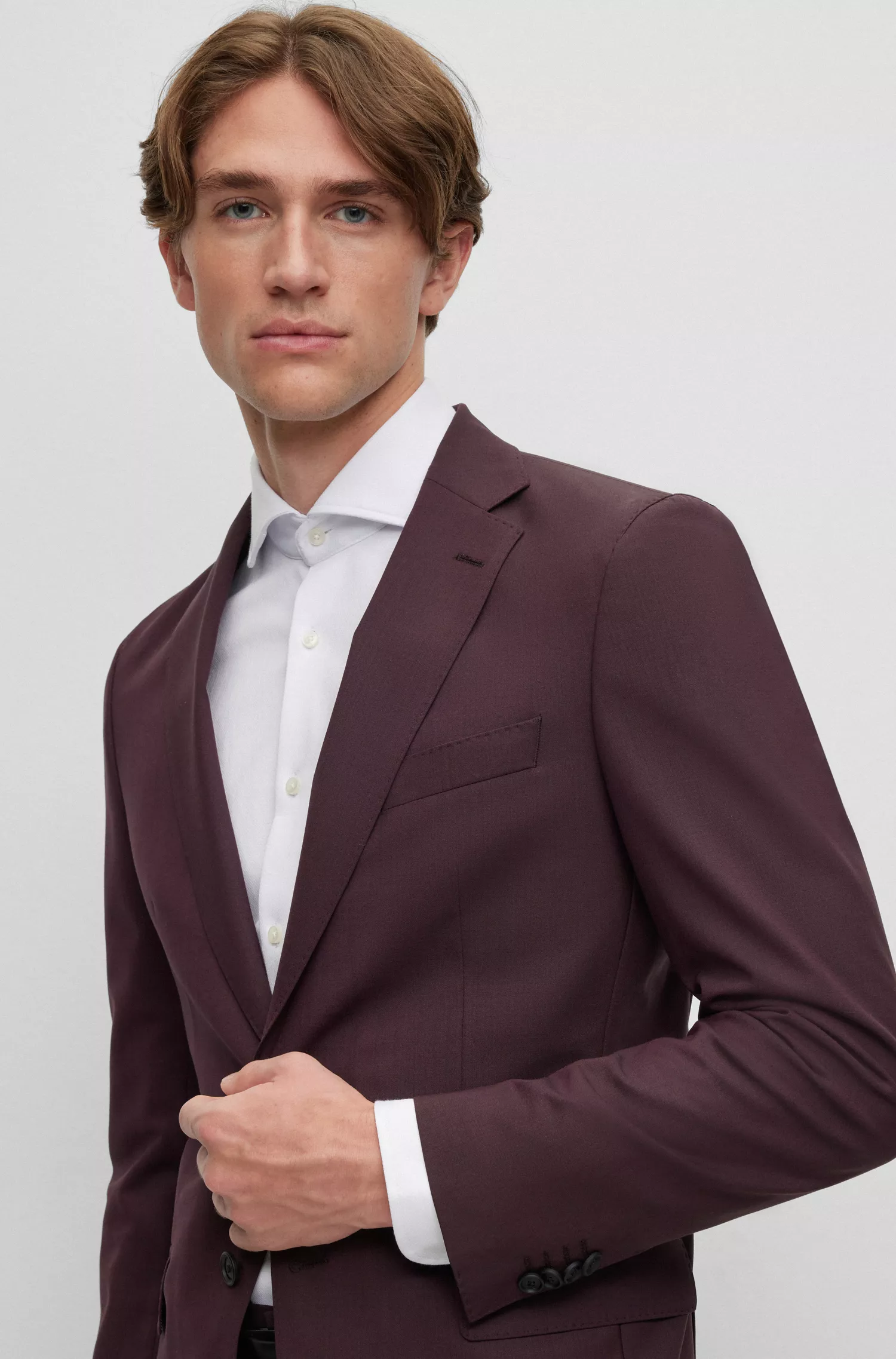 Terno BOSS preto slim fit em lã mesclada elástica.