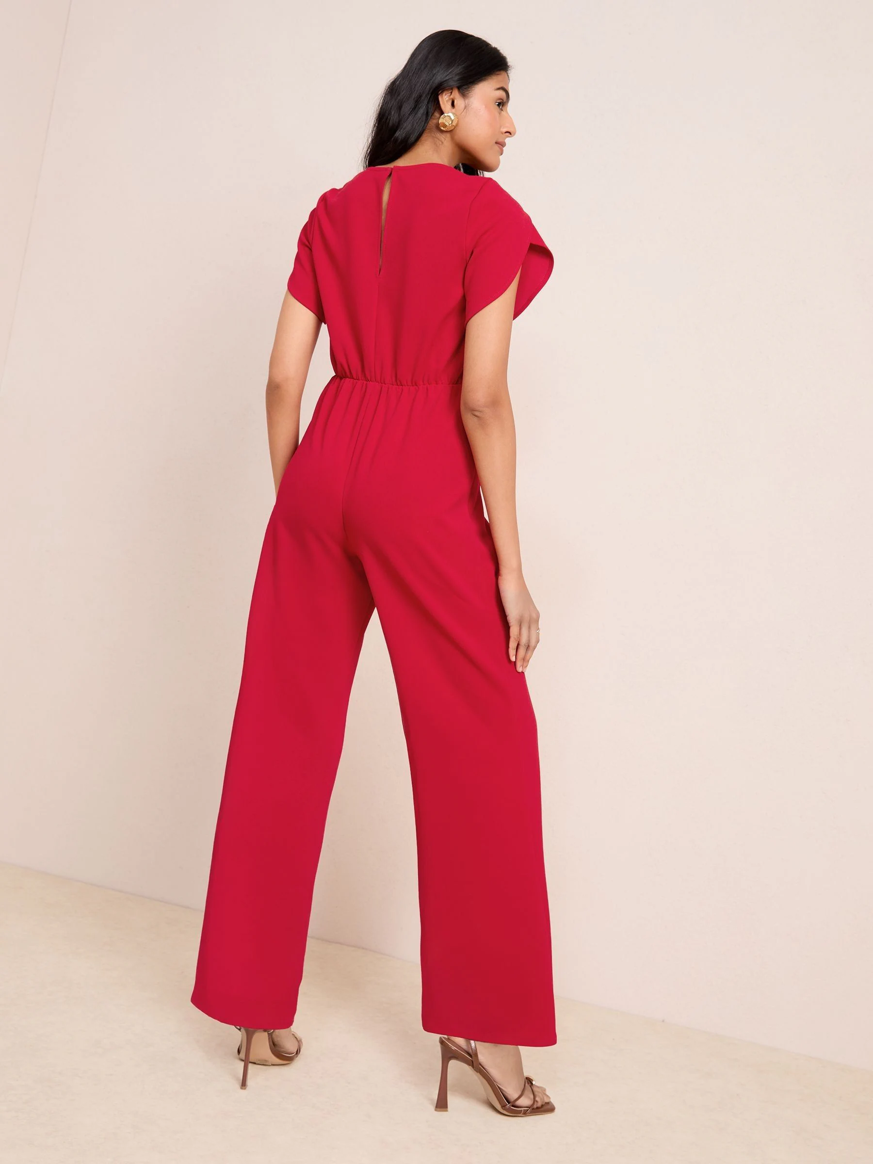 Rood - Friends Like These gestructureerde jumpsuit met V-hals en tulpmouwen