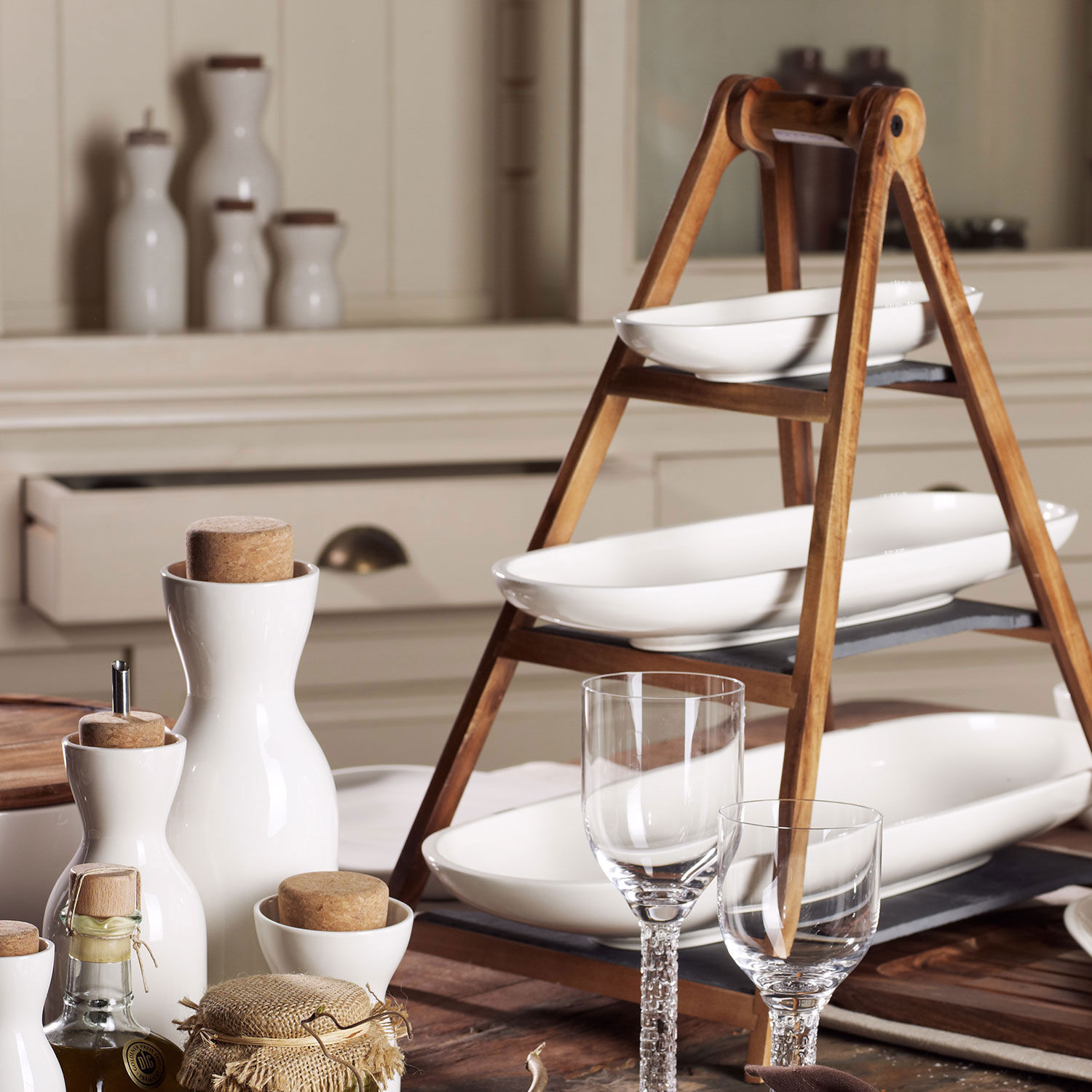 Artesano 3 Tier Stand White, 21.7'' x 10.1''