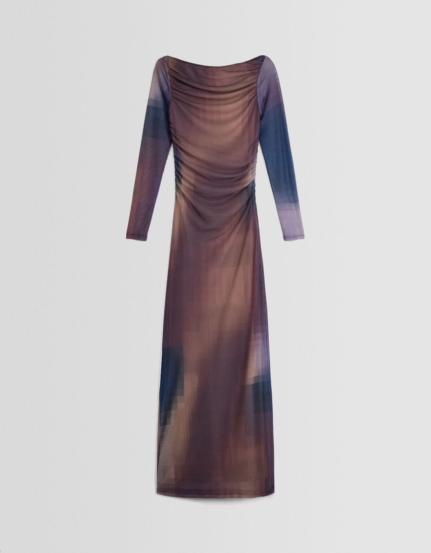 Vestido longo de tule com mangas compridas e estampa.
