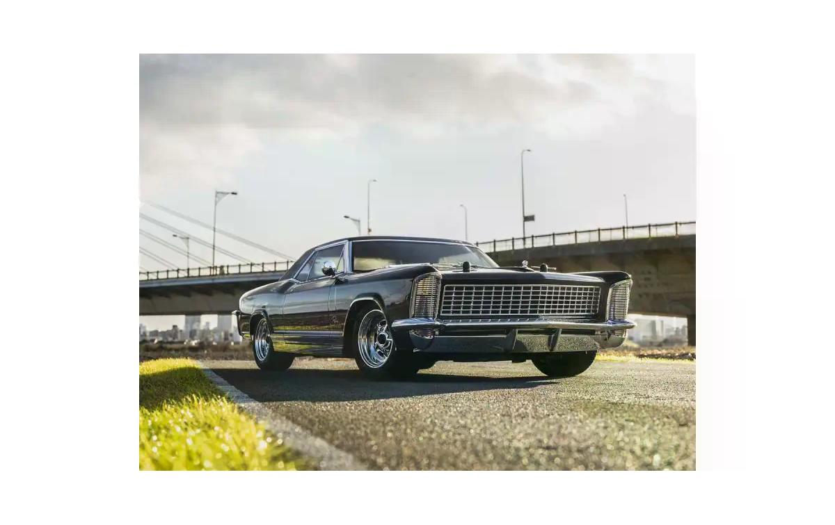 Tourenwagen Fazer MK2 Buick Riviera 1965 Schwarz 1:10 ARTR<br>4WD On-Road Modell mit Detaillierter 1965 Buick Riviera Karosserie