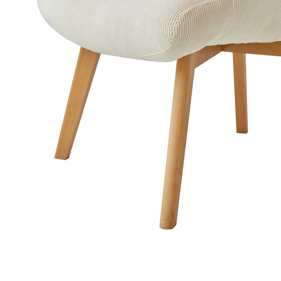 Fauteuil van massief hout en beige fluweel