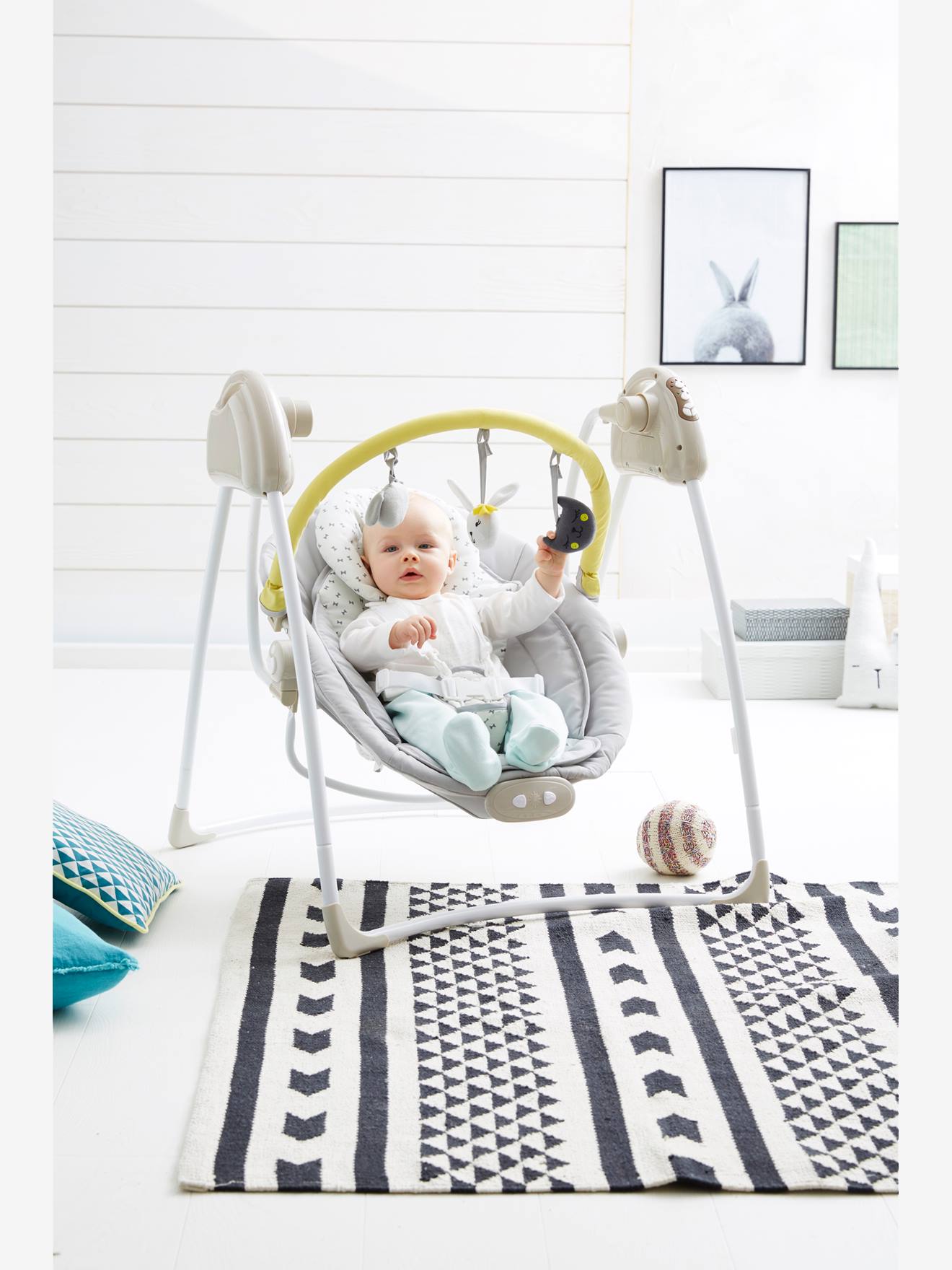 Cadeira de balanço Babyswing VERTBAUDET com arco de atividades, estampa cinza