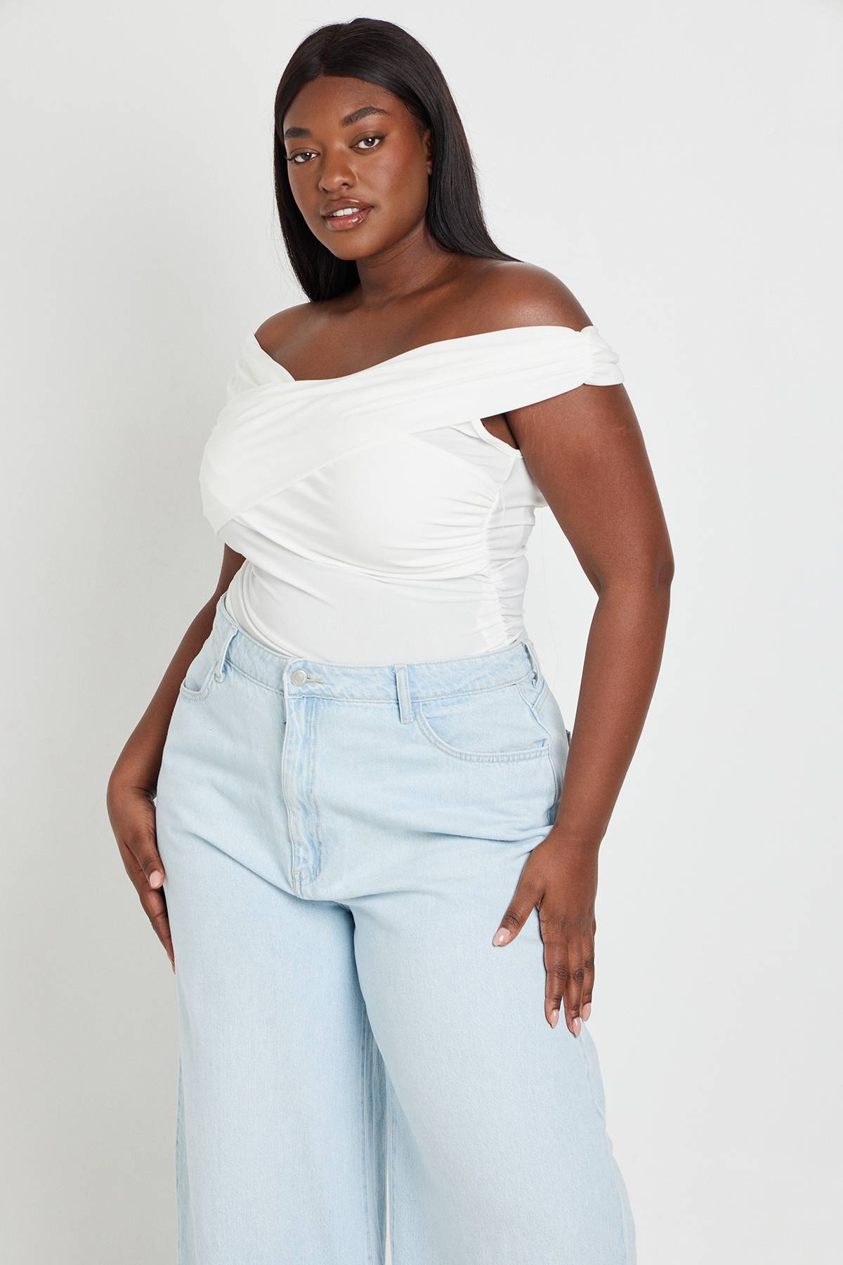 boohoo Body Grande Taille Bardot À Détail Torsadé