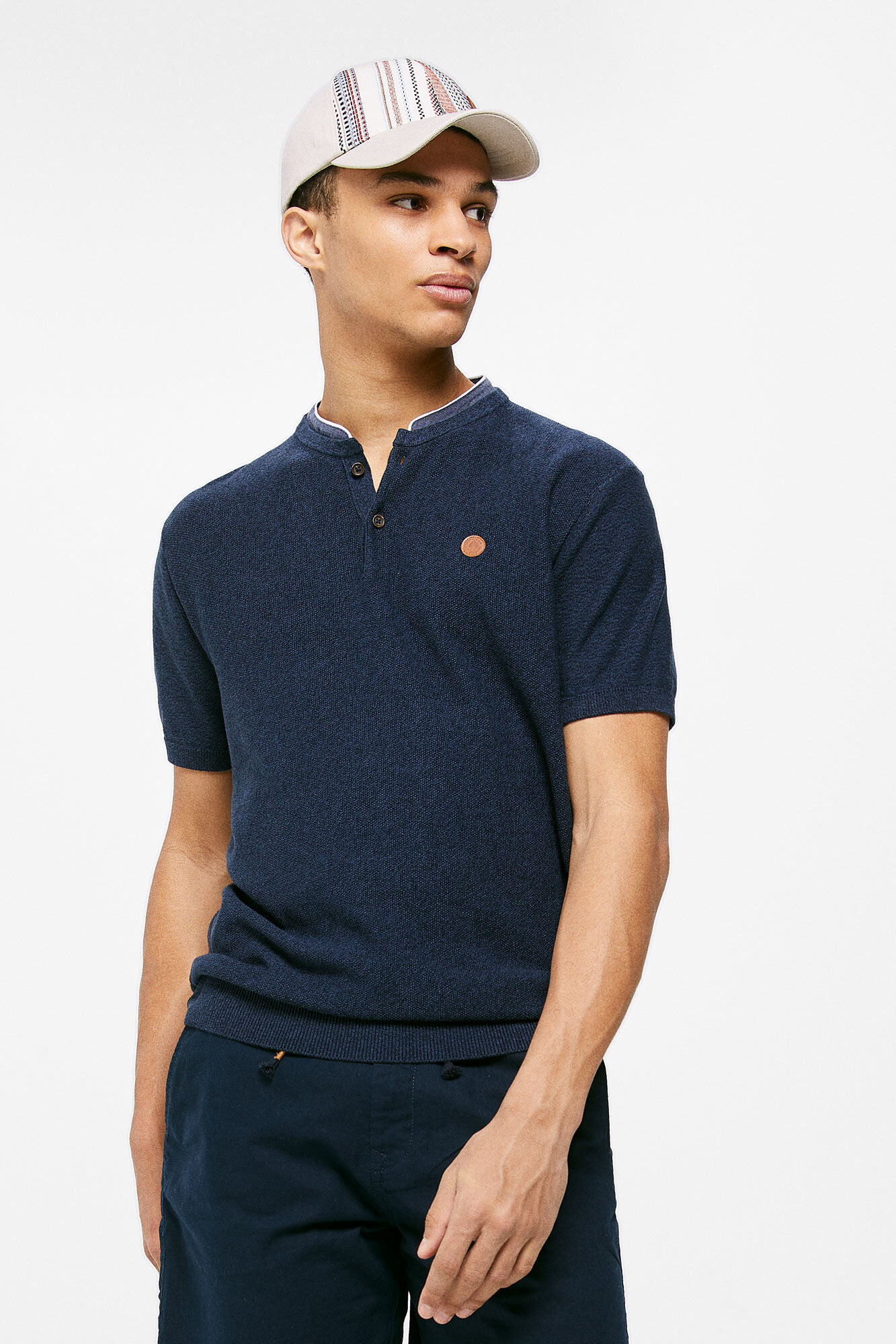 Camisa polo com gola mandarim - azul marinho