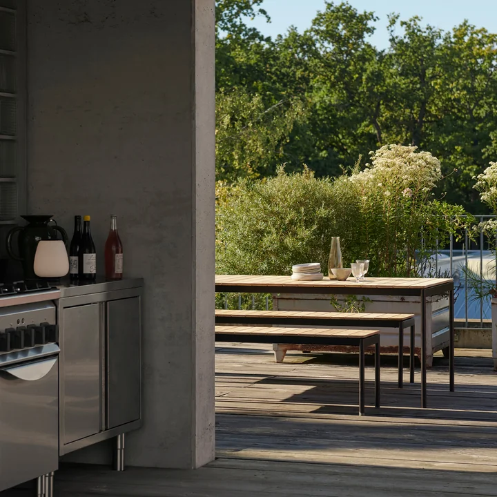 &Tradition - Ville AV27 Gartenbank, 110 x 40 cm, warm black